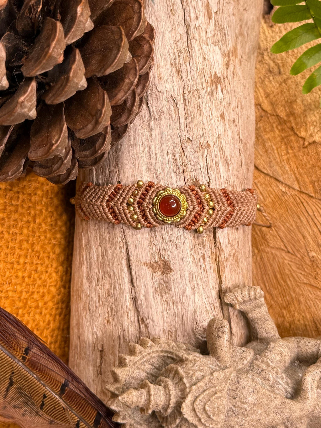 Bracelet avec une pierre de cornaline rainurée