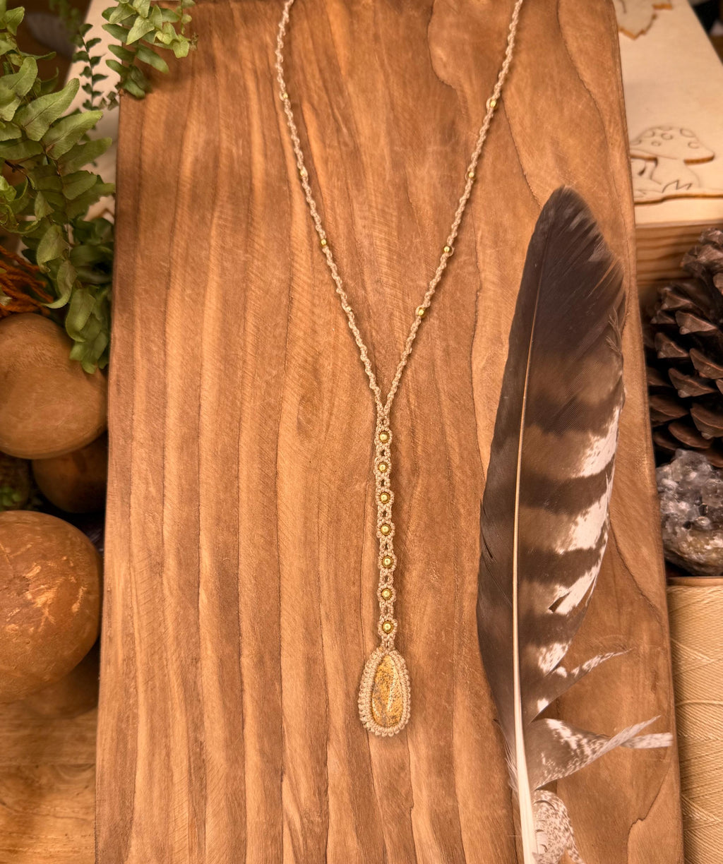 Collier • sautoir avec une pierre de jaspe et laiton doré • connexion à la terre