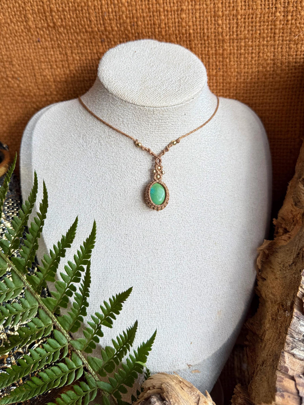 Collier avec une pierre de turquoise