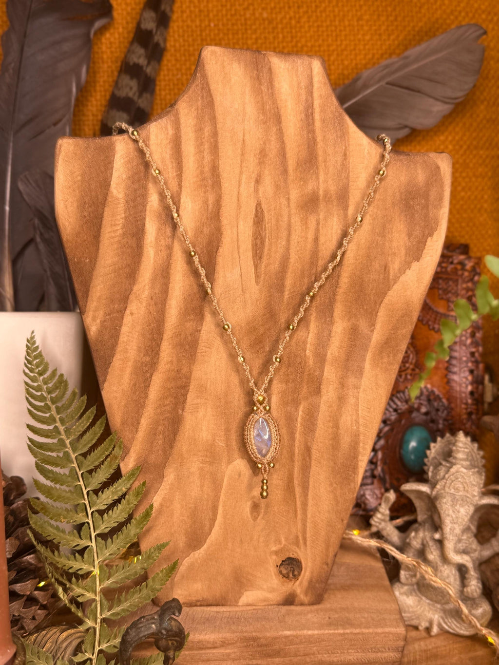 Collier pierre de lune • féminine et intuitive