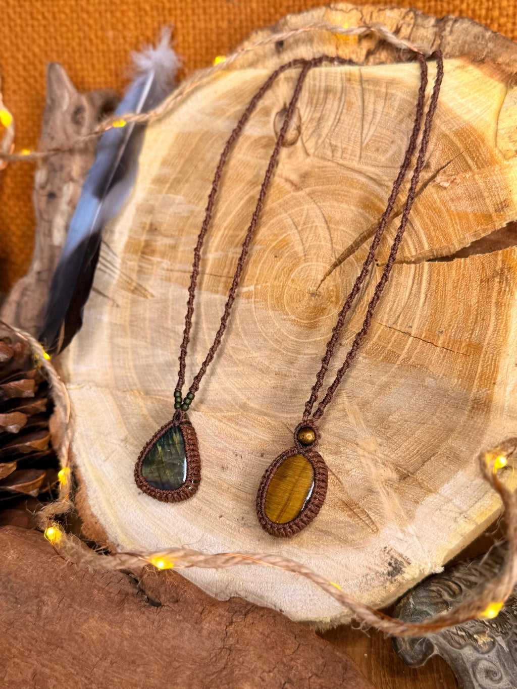 Collier avec une pierre d’œil de tigre