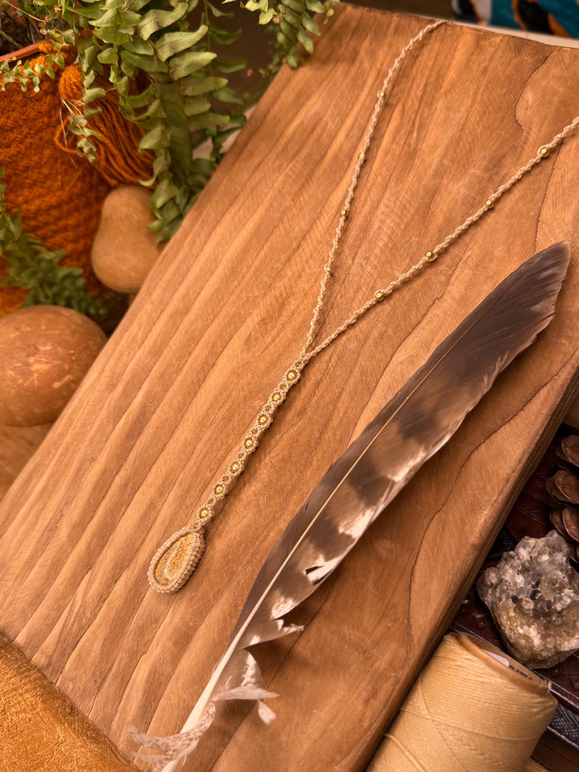 Collier • sautoir avec une pierre de jaspe et laiton doré • connexion à la terre