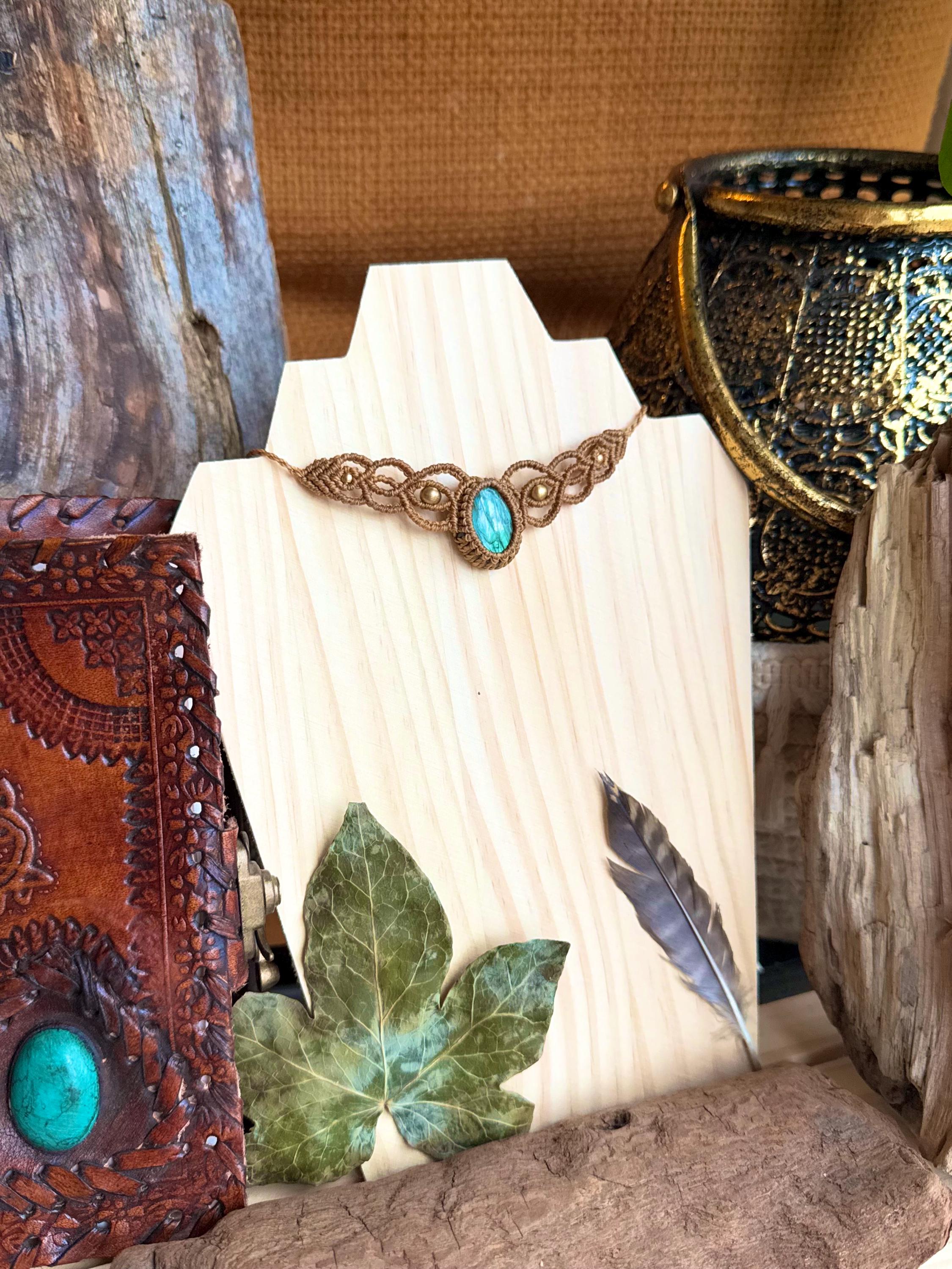 Collier avec une pierre de labradorite