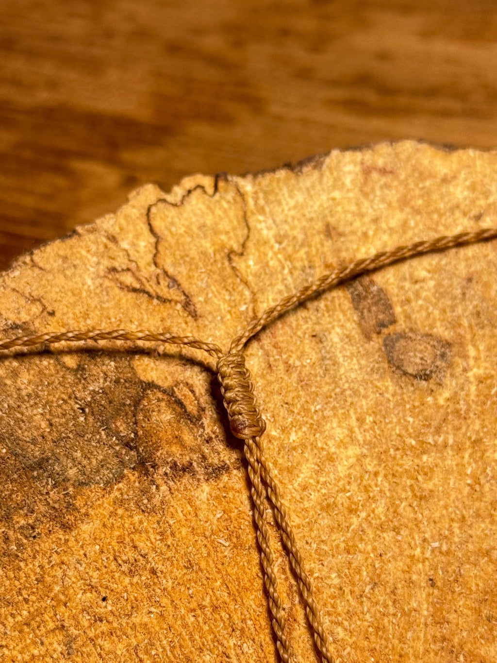 Collier avec une pierre de labradorite