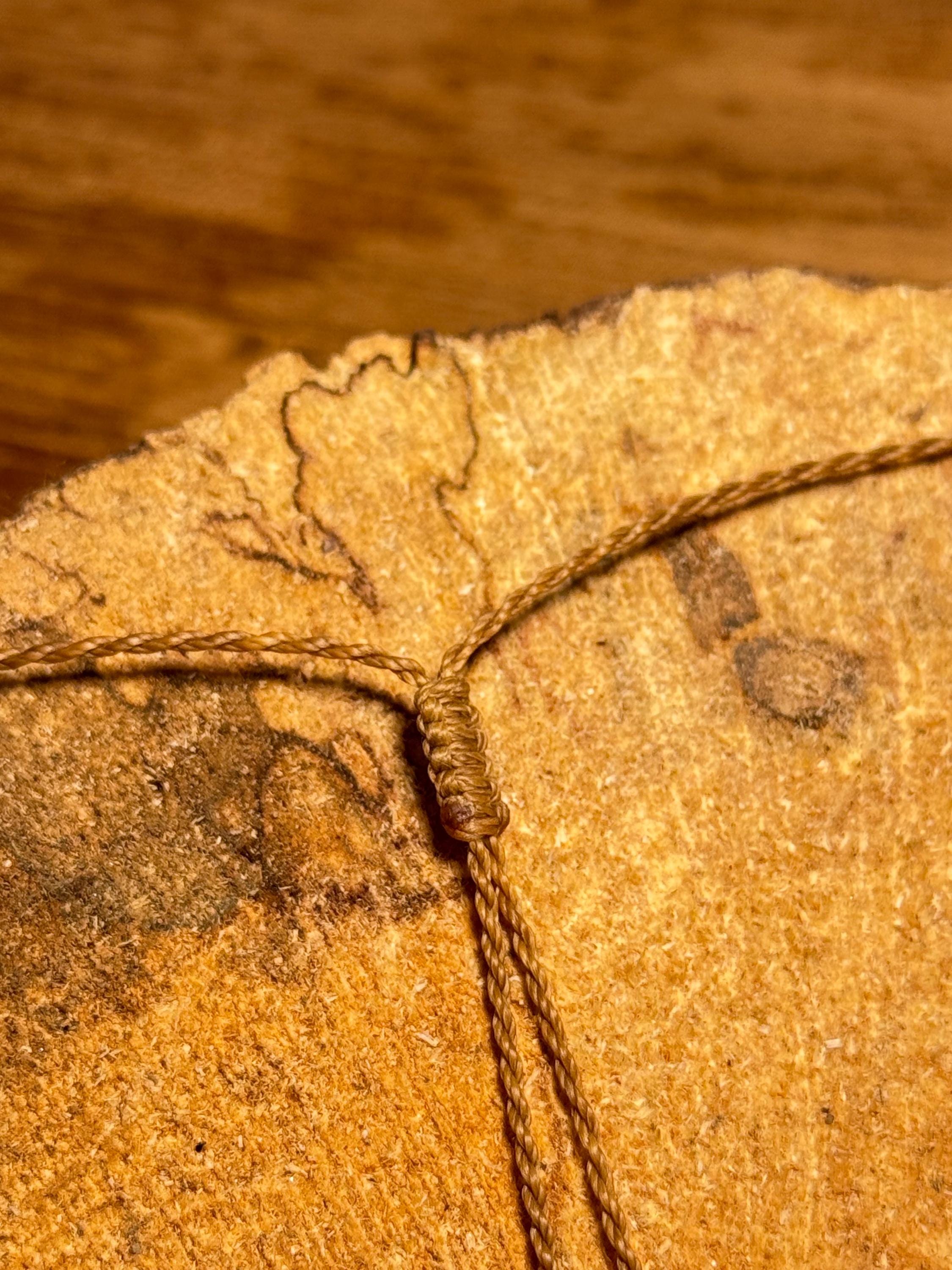 Collier avec une pierre de labradorite