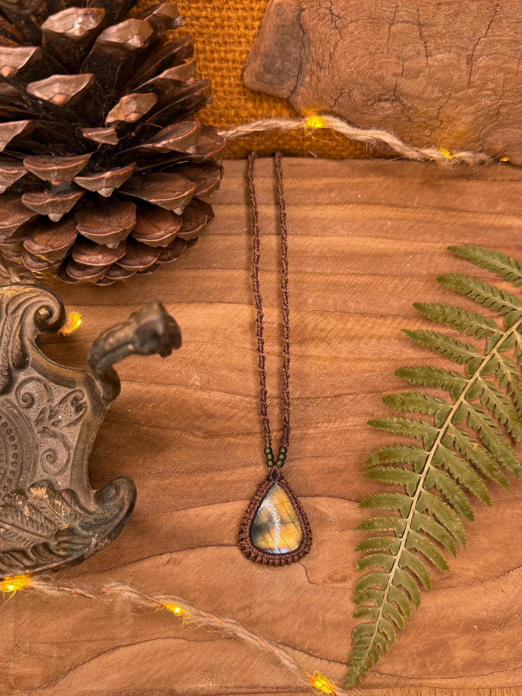 Collier avec une pierre d’œil de tigre