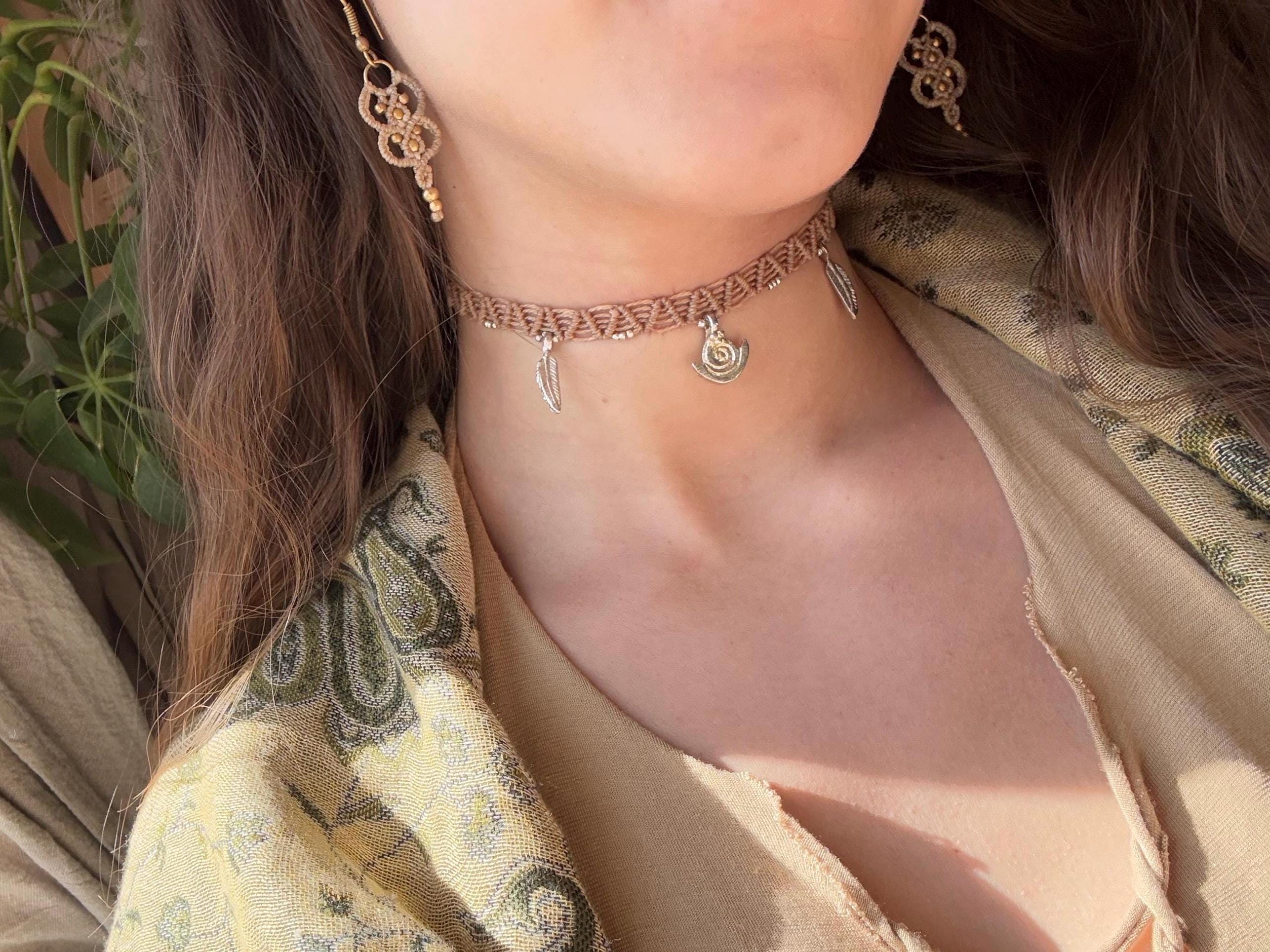 EN PROMO : Tour de cou micro-macramé fait main (ras de cou - Neckband) hippie - boho - bohème - makrame - collier hippie - collier bohème