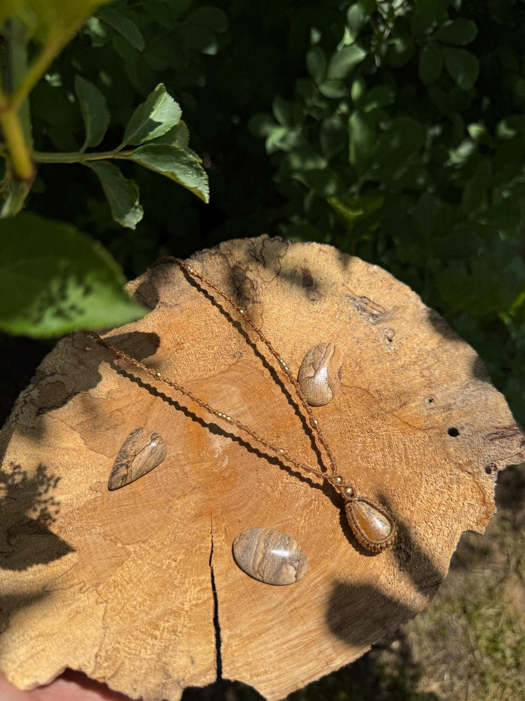 Collier fait main micro-macramé avec une pierre de jaspe paysage connection à la terre - makrame collier bohème cadeau énergétique