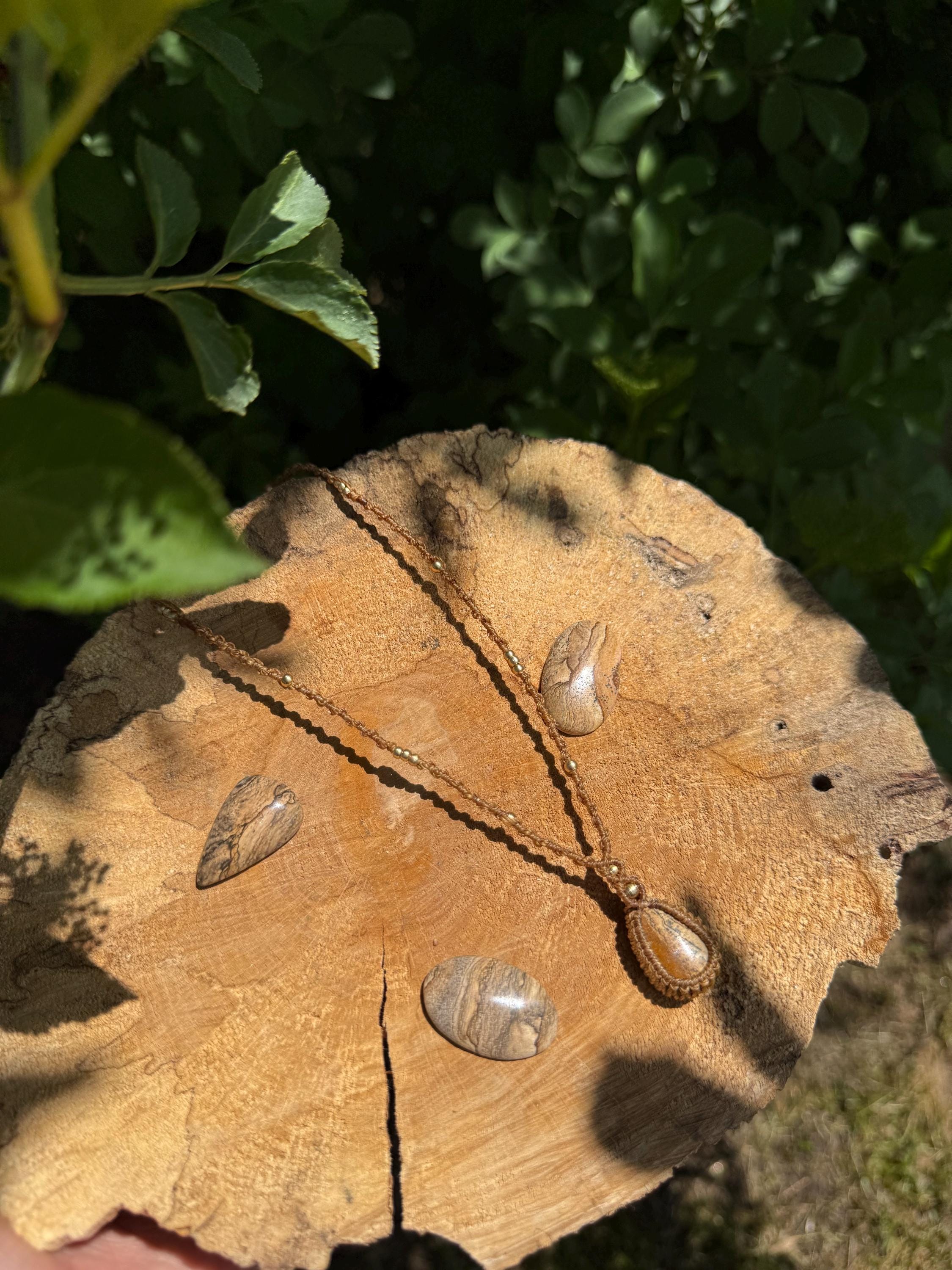 Collier fait main micro-macramé avec une pierre de jaspe paysage connection à la terre - makrame collier bohème cadeau énergétique