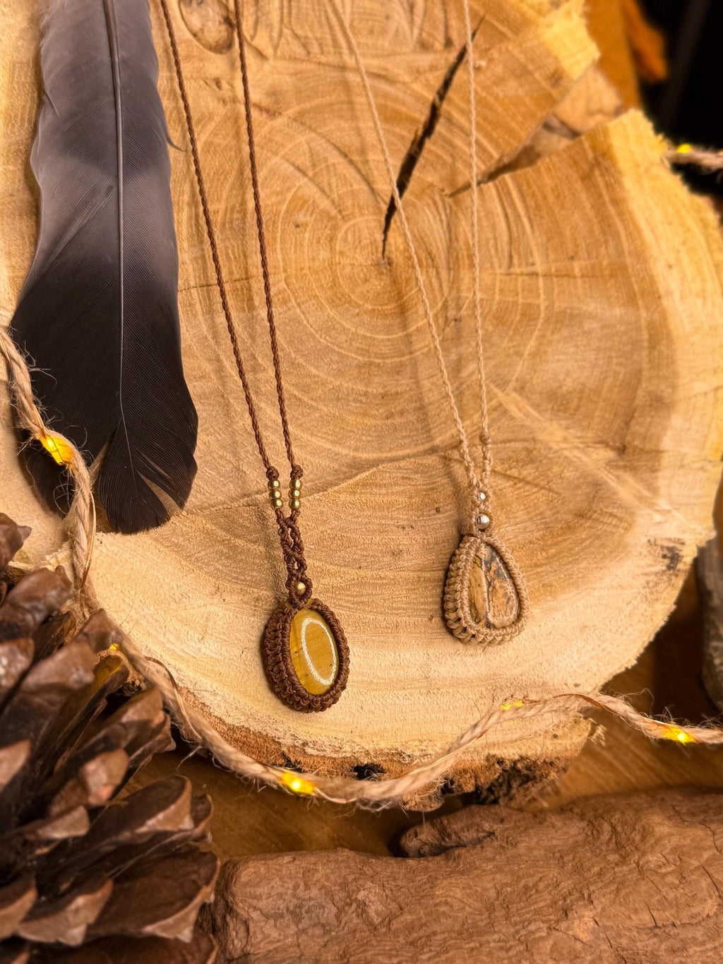 Collier fait main en micro-macramé avec pierre œil de tigre ou jaspe paysage cadeau énergétique collier bohème