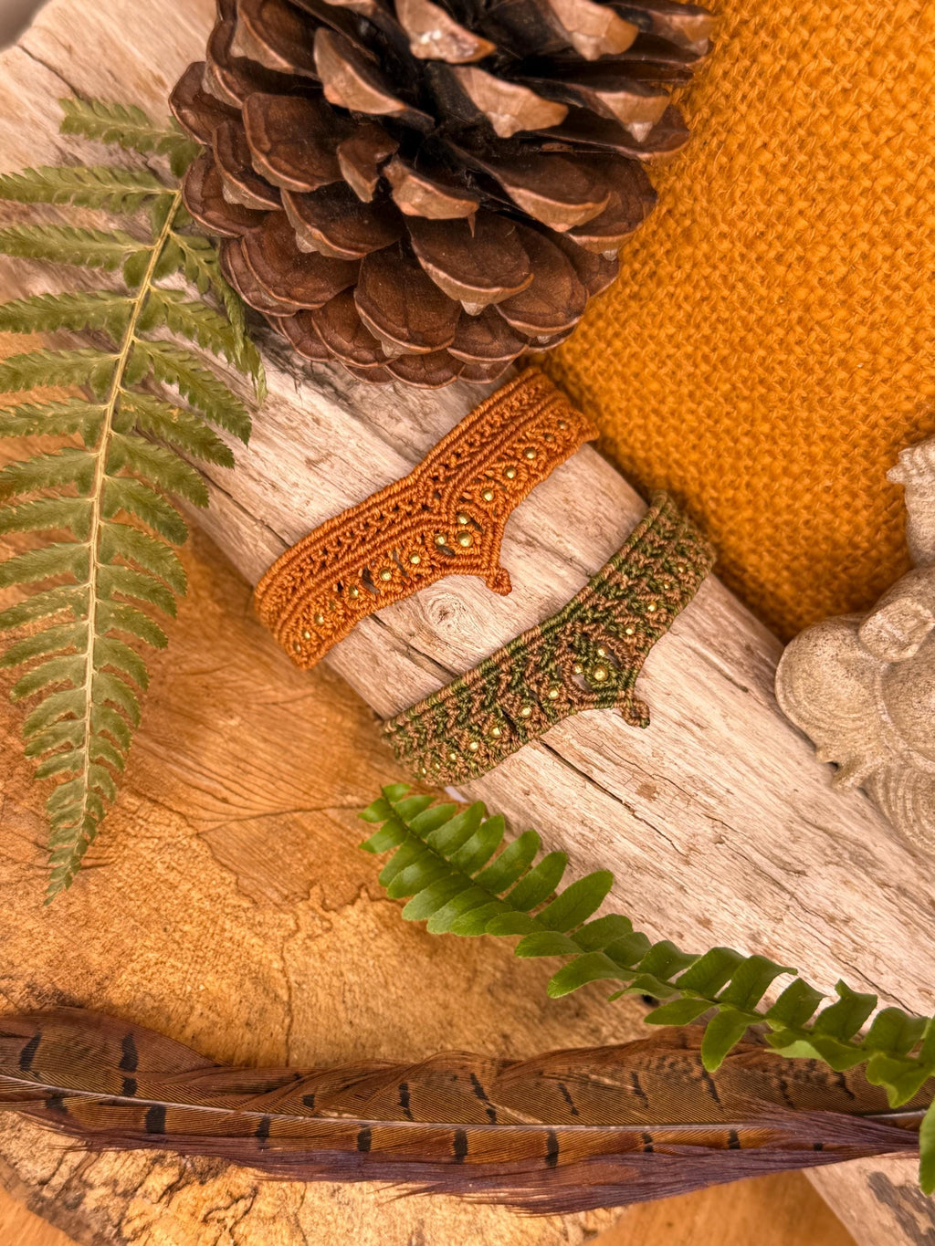 bracelet manchette micro-macramé fait main laiton makrame bohème cadeau énergétique médiéval