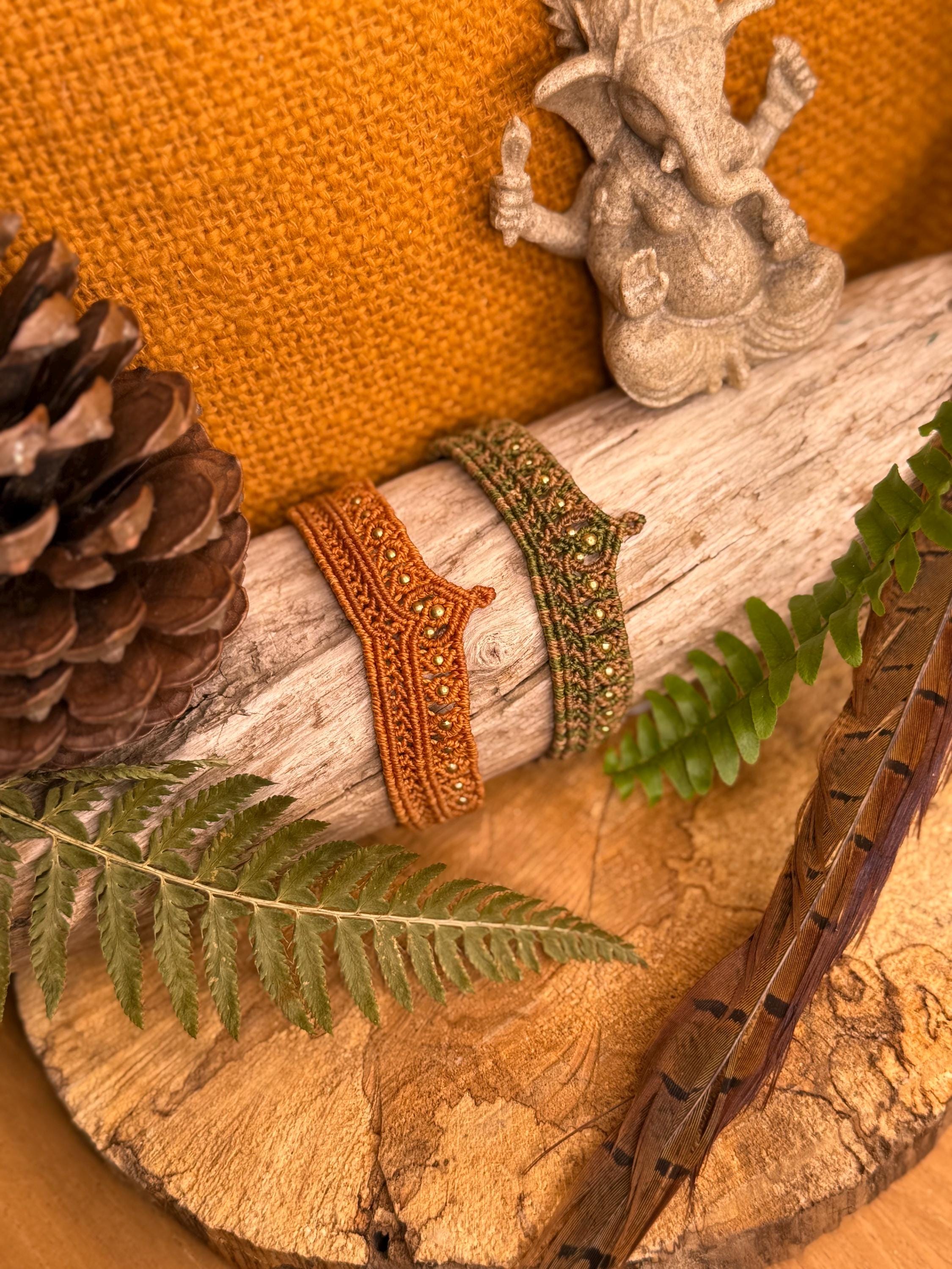 bracelet manchette micro-macramé fait main laiton makrame bohème cadeau énergétique médiéval