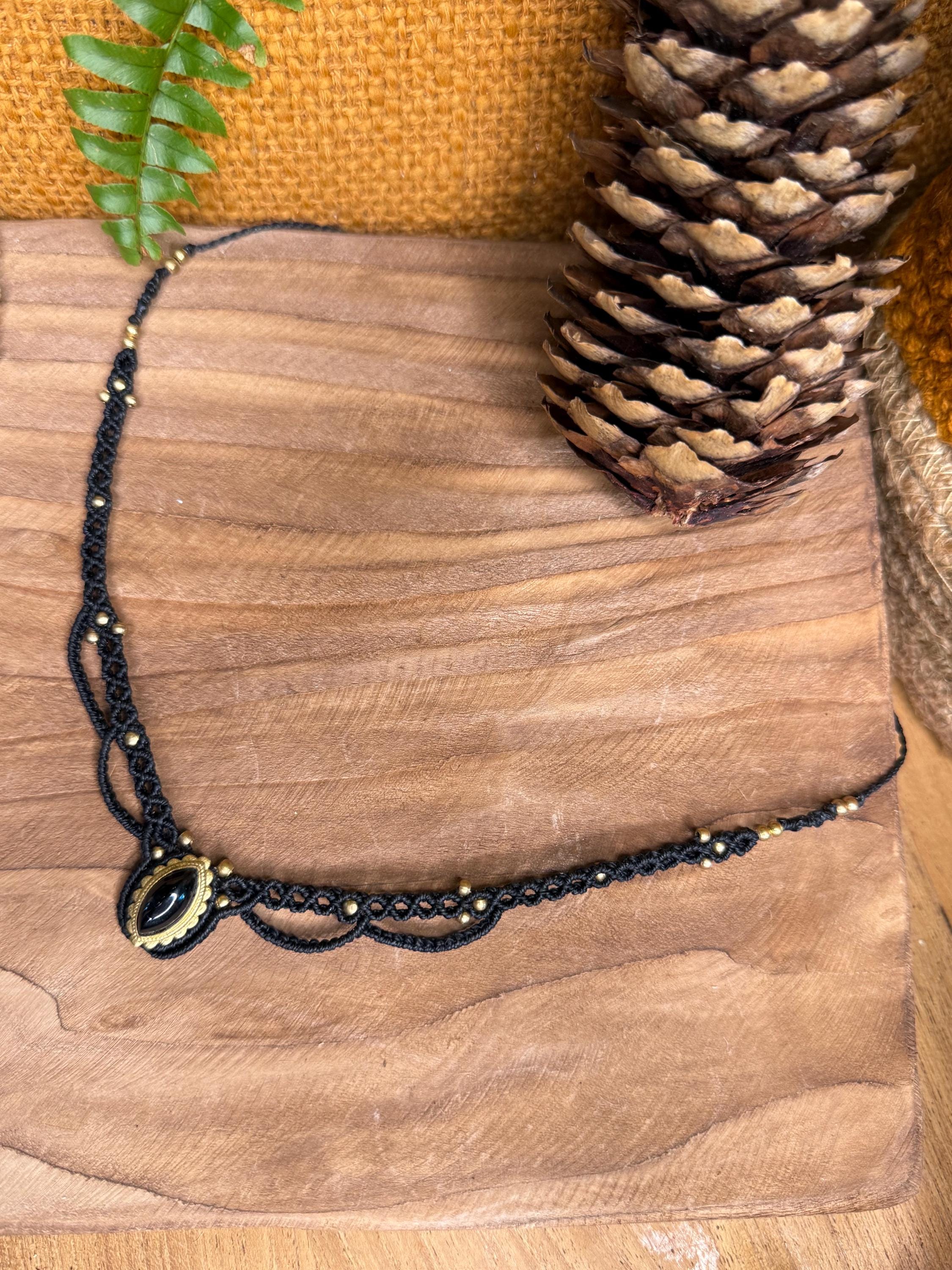 Diadème - Tour de cou fait main micro-macramé avec pierre naturelle d’onyx noir et amazonite (Neckband-ras de cou) hippie bohème médiéval