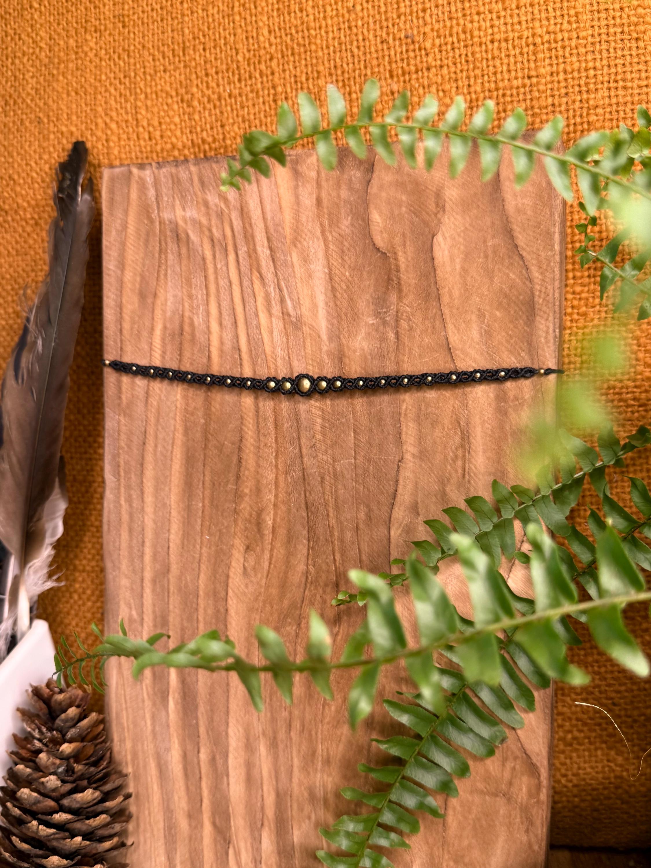 Tour de cou fait main en micro-macramé laiton (ras de cou) (Neckband) hippie - boho - bohème - makrame - collier hippie - collier bohème