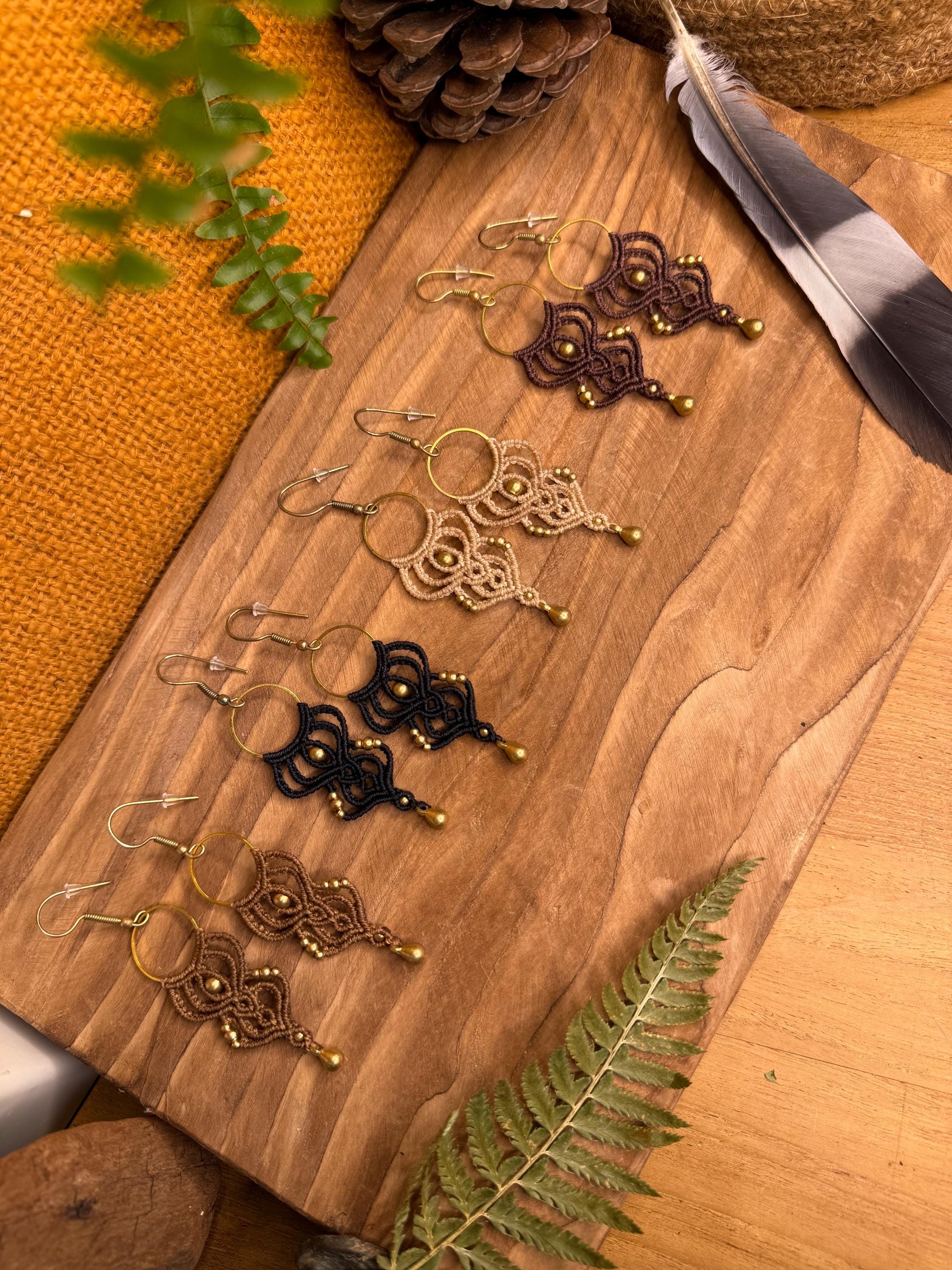 Boucles d’oreilles fait main en micro-macramé et laiton doré boucles d’oreilles hippie boucles d’oreilles bohème cadeau fait main