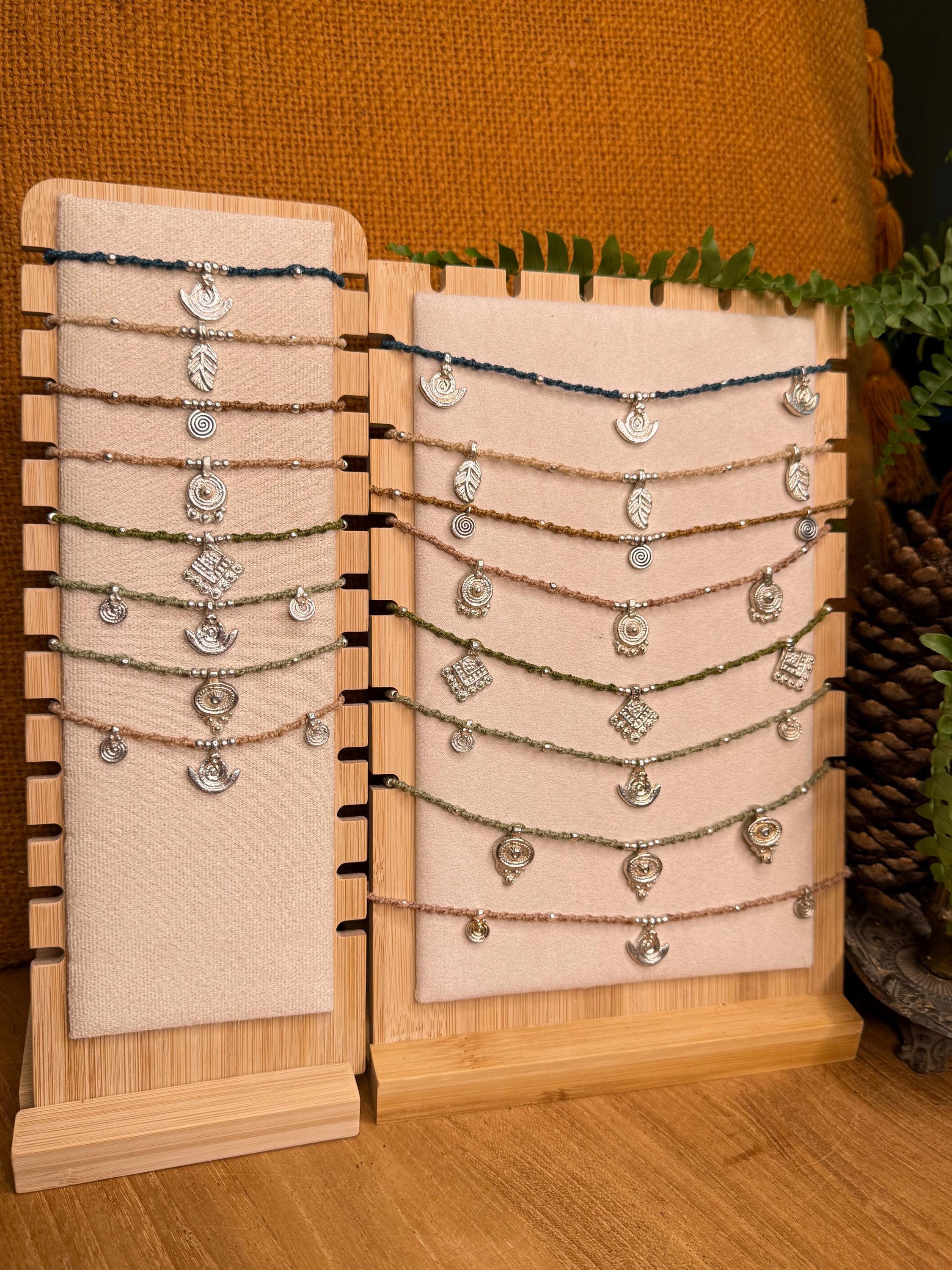 Tour de cou à breloques été fait main en micro-macramé laiton (ras de cou) (Neckband cadeau femme