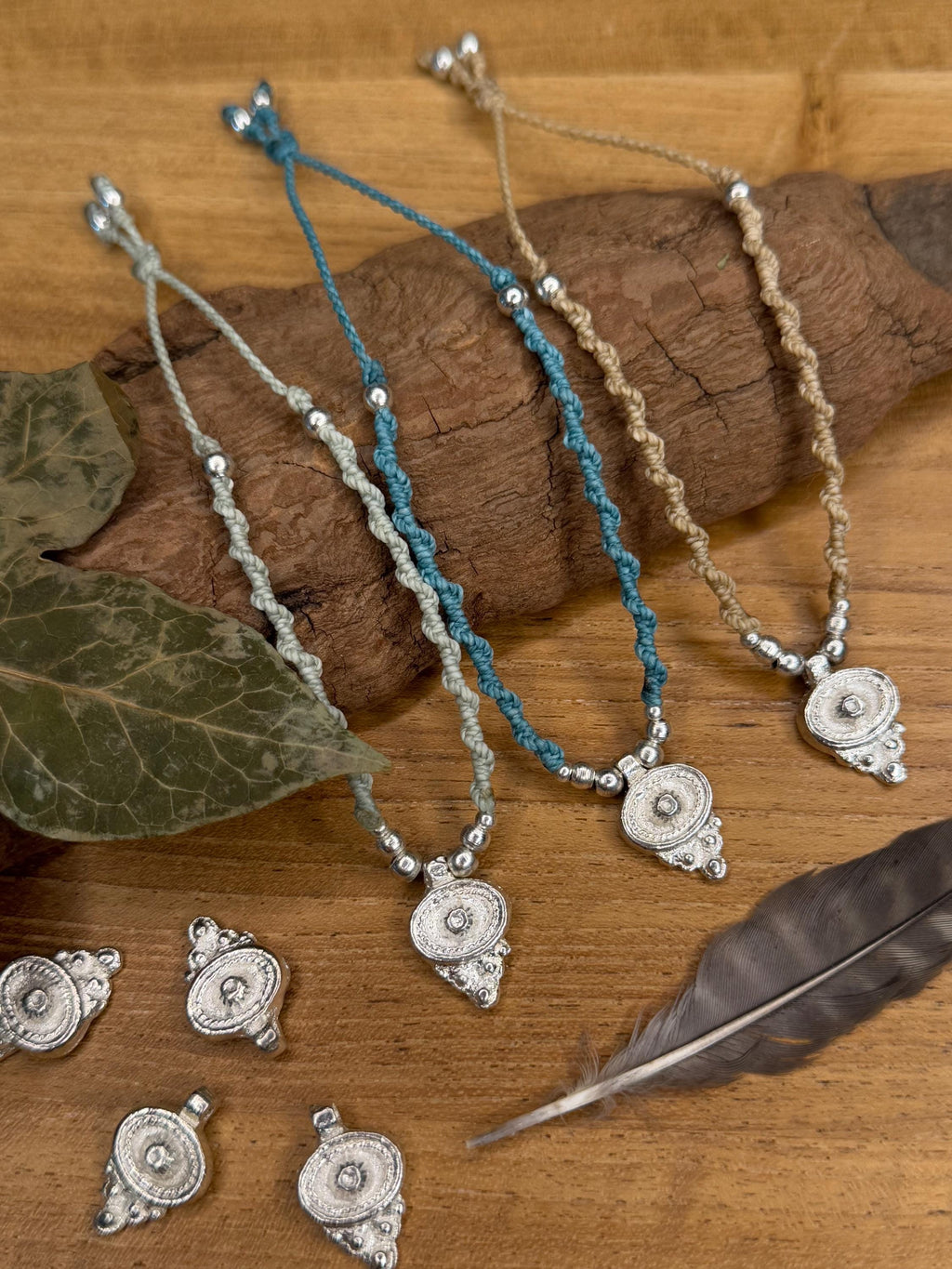 Bracelet fait main en micro-macramé et laiton - bracelet à perle - bracelet hippie - bracelet bohème - bracelet femme