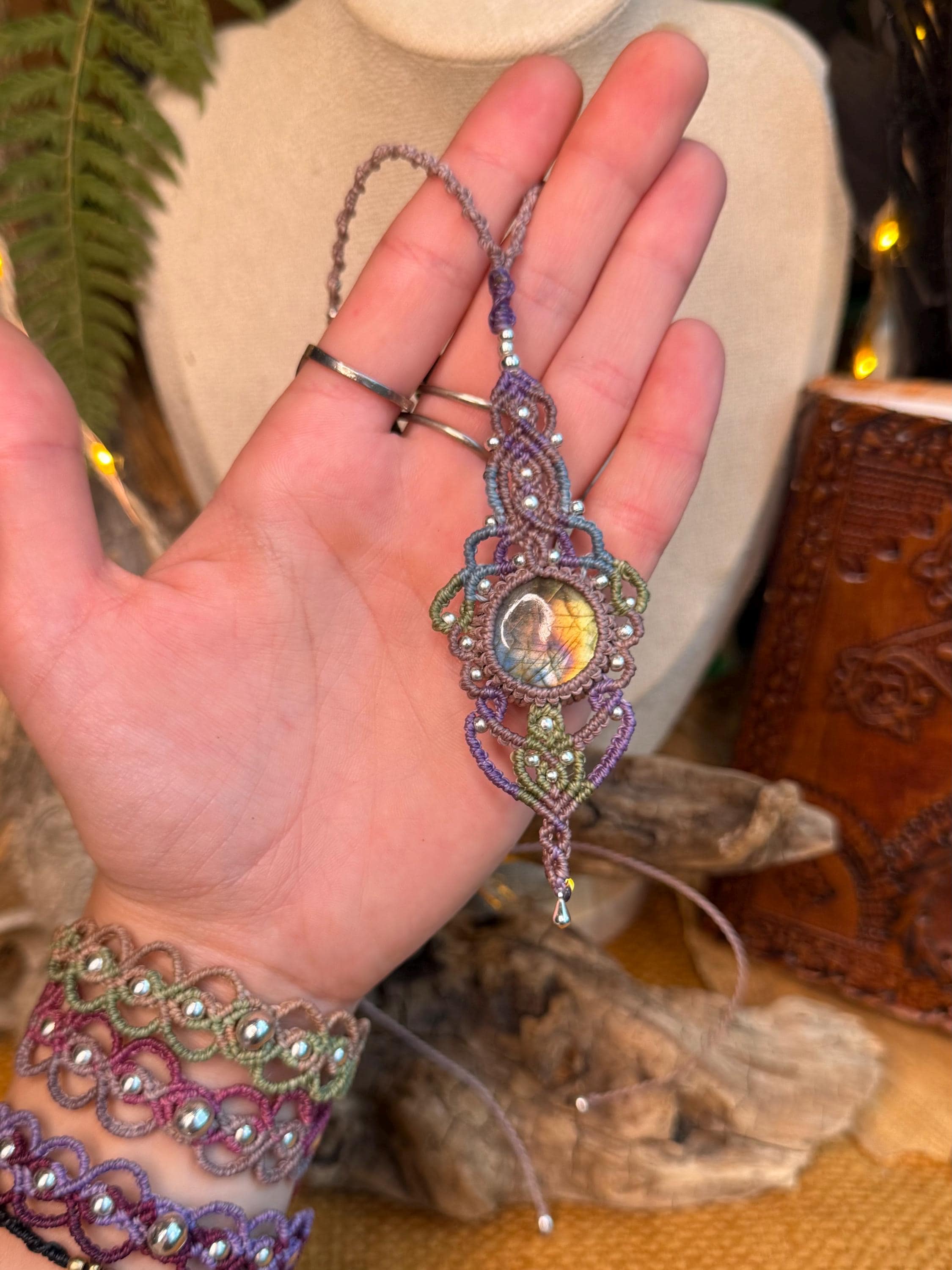 Collier fait main micro-macramé avec pierre naturelle labradorite - makrame - collier hippie - collier bohème - collier féerique cadeau