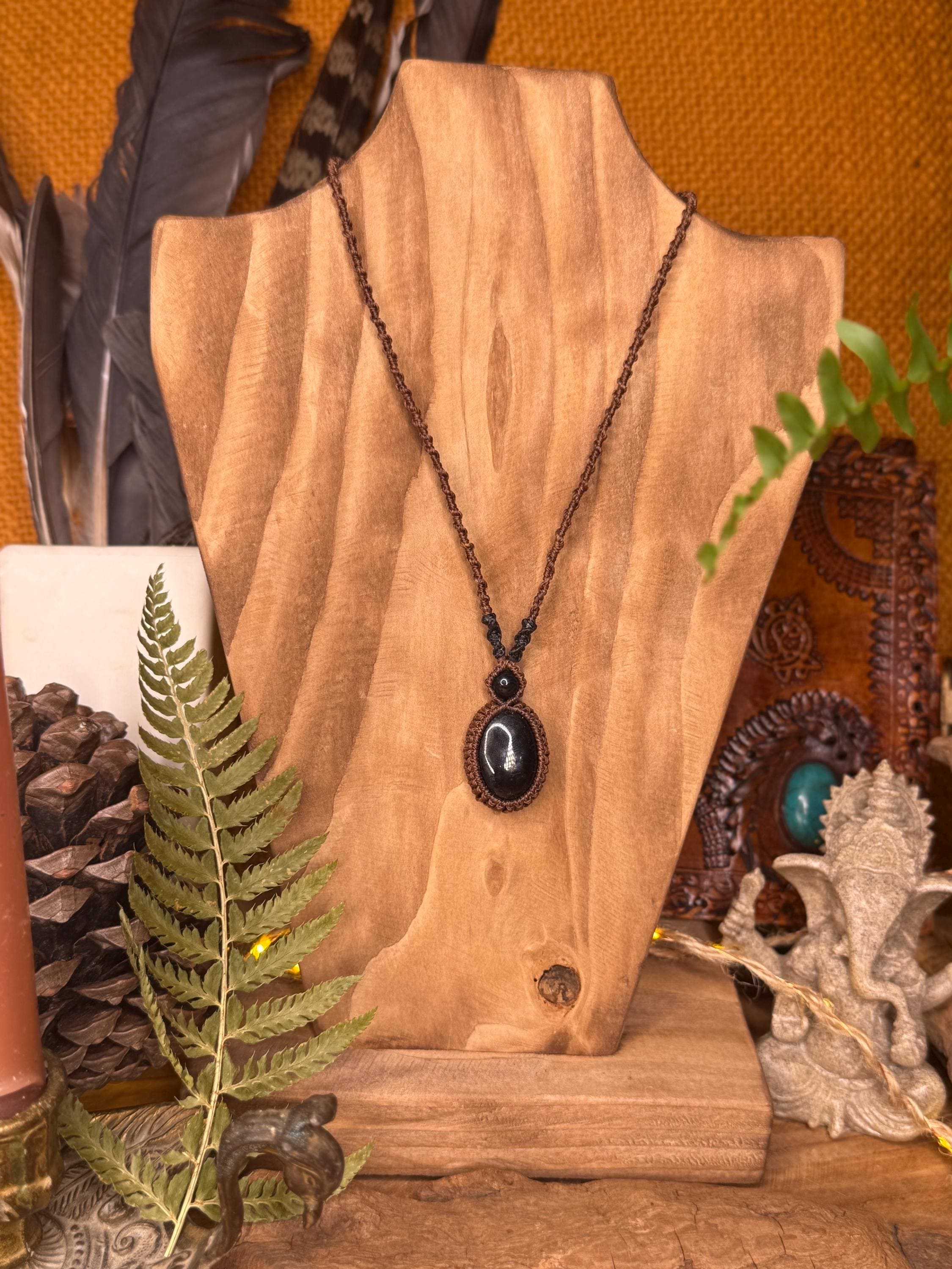 Collier fait main en micro-macramé avec pierre onyx noir- makrame - collier hippie - collier bohème - collier zen - collier homme femme