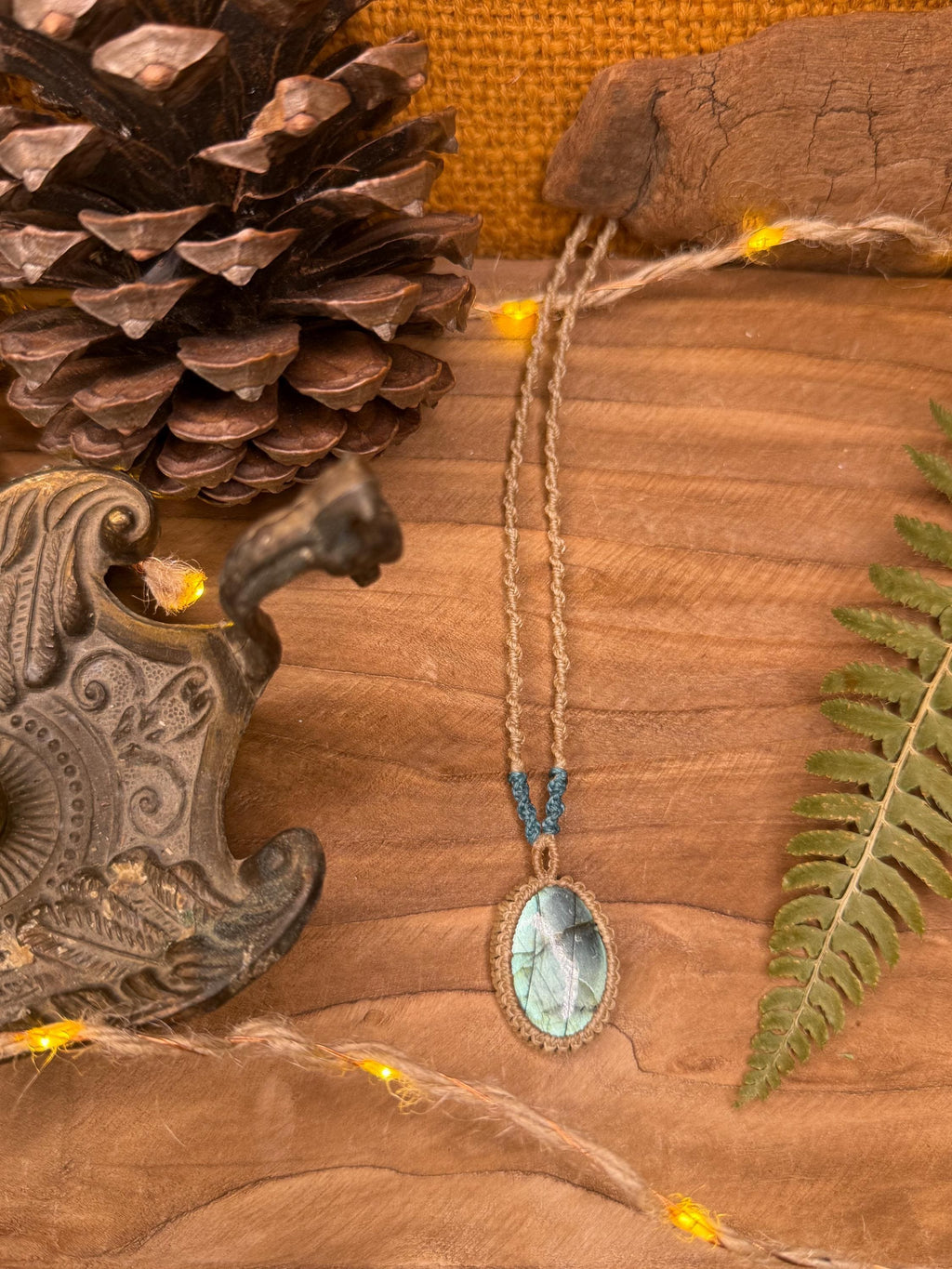 Collier fait main en micro-macramé avec pierre labradorite - makrame - collier hippie - collier bohème - collier homme - collier femme