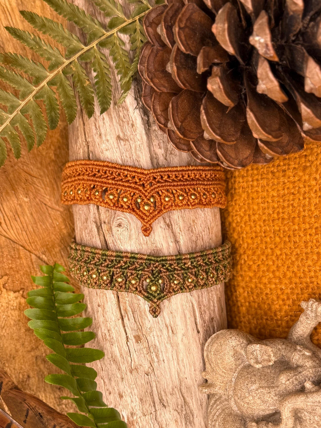 bracelet manchette micro-macramé fait main laiton makrame bohème cadeau énergétique médiéval