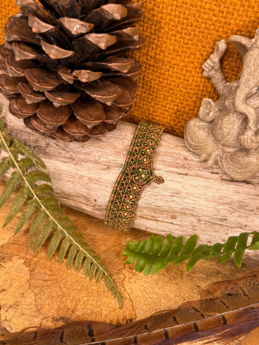 bracelet manchette micro-macramé fait main laiton makrame bohème cadeau énergétique médiéval