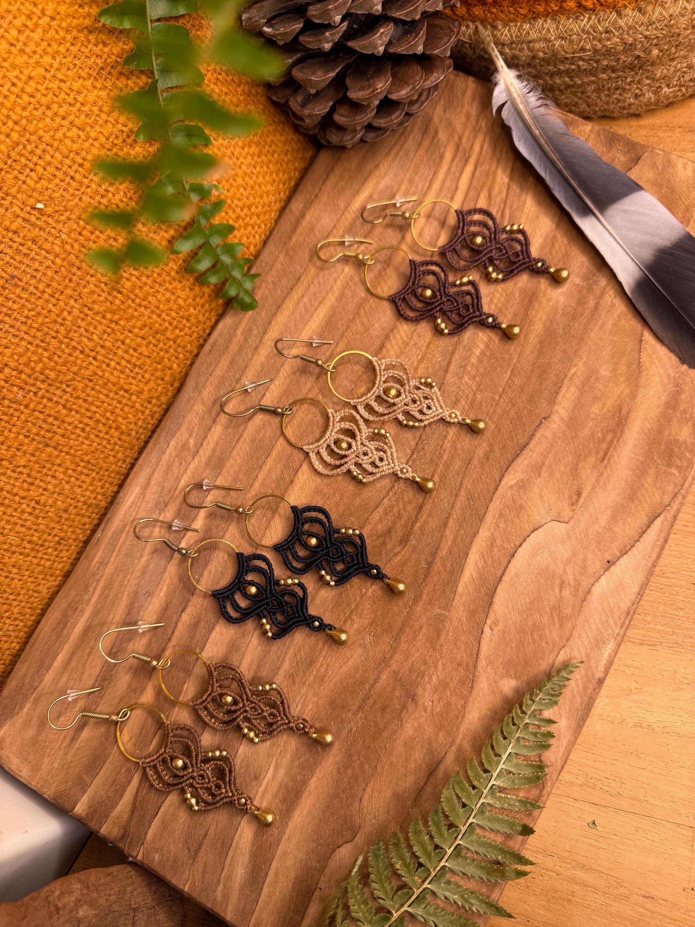 Boucles d’oreilles fait main en micro-macramé et laiton doré boucles d’oreilles hippie boucles d’oreilles bohème cadeau fait main