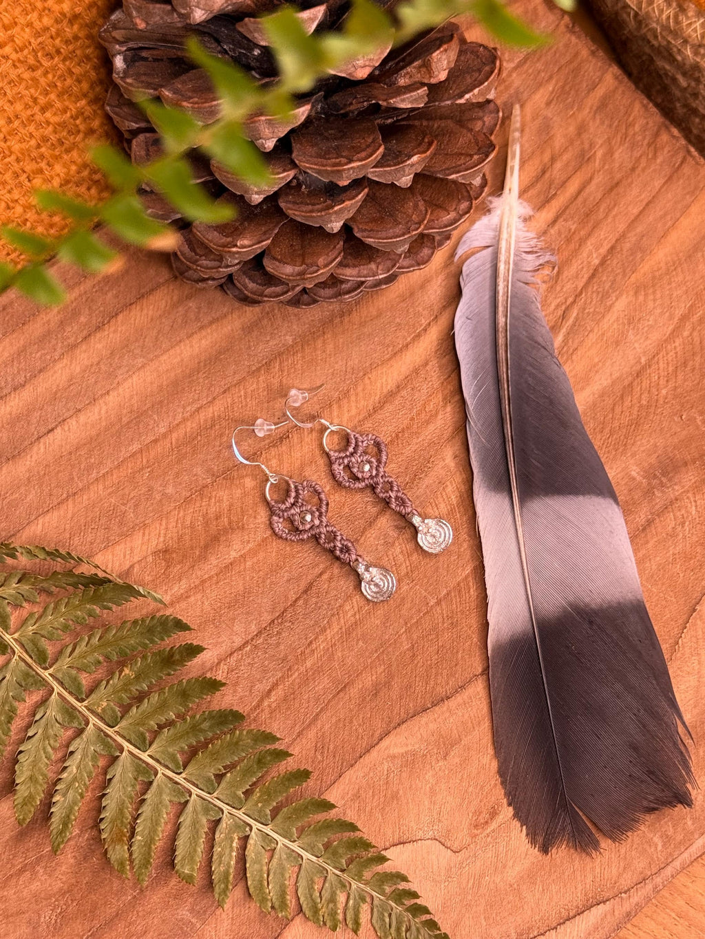 Petite boucles d’oreilles fait main en micro-macramé et laiton argenté - boucles d’oreilles hippie - boucles d’oreilles bohème