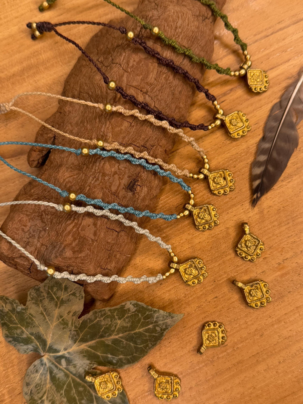 Bracelet fait main en micro-macramé et laiton - bracelet à perle - bracelet hippie - bracelet bohème - bracelet femme