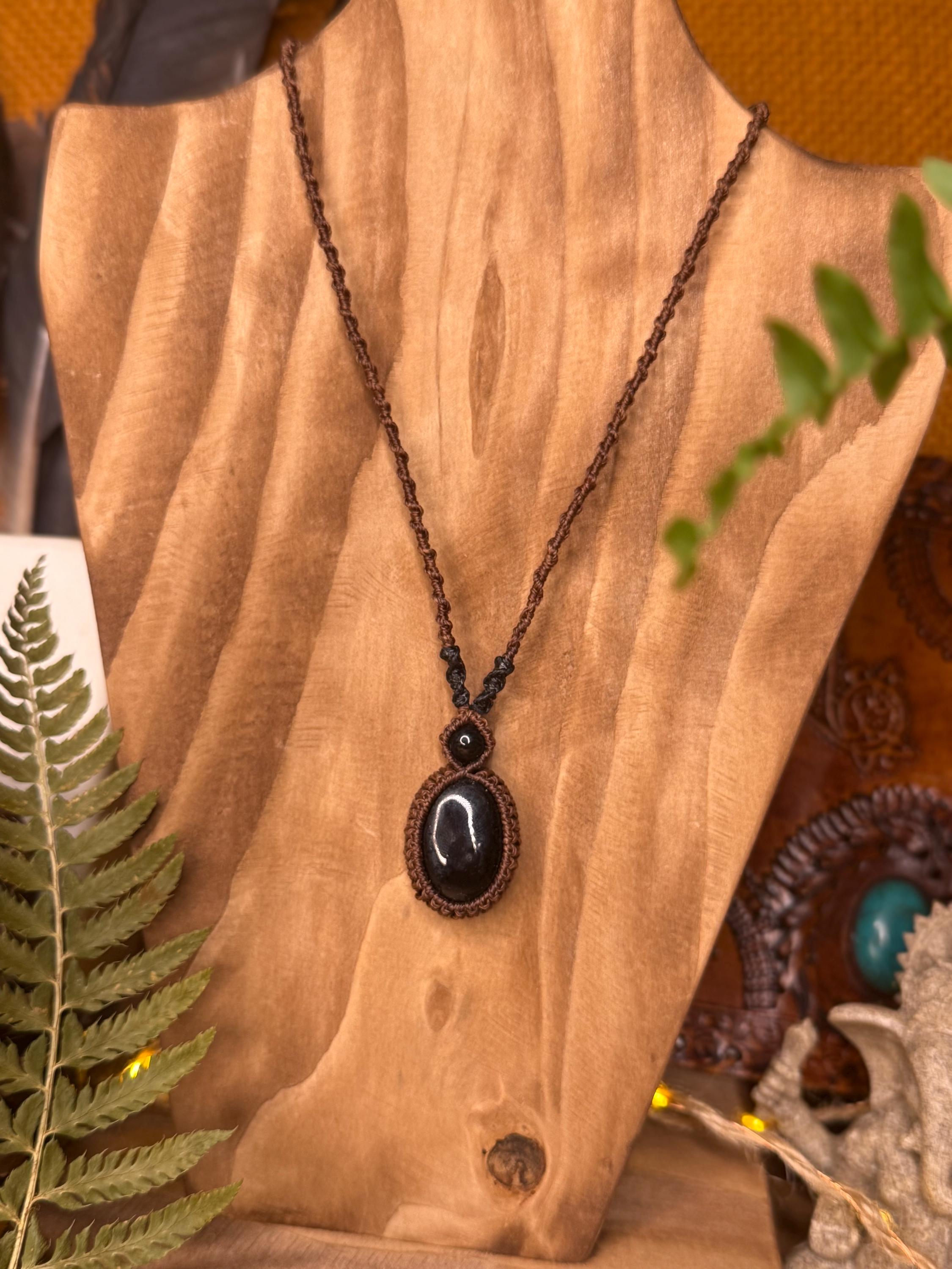 Collier fait main en micro-macramé avec pierre onyx noir- makrame - collier hippie - collier bohème - collier zen - collier homme femme