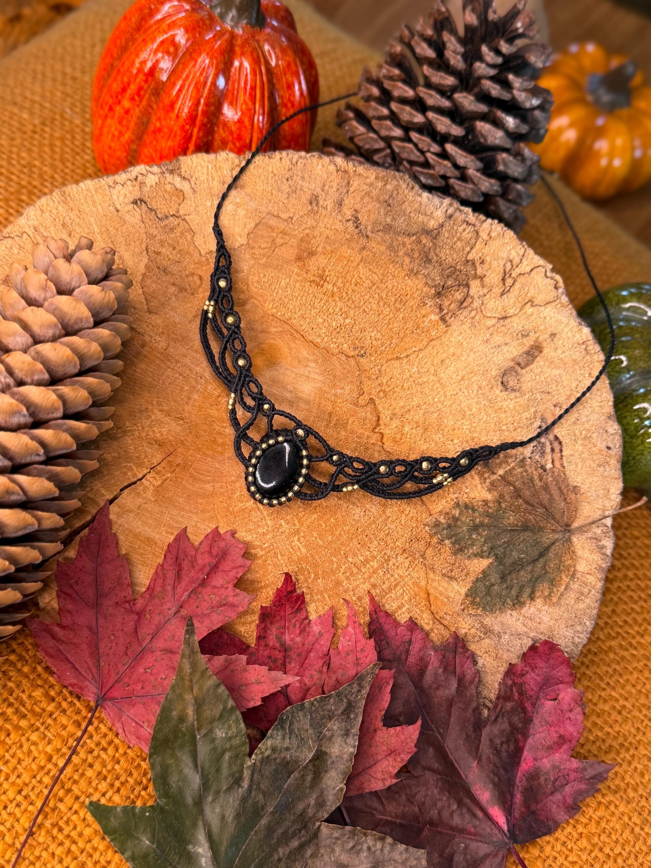 Collier / Tour de cou fait main micro-macramé avec pierre naturelle onyx noir (Neckband-ras de cou) collier hippie - collier bohème