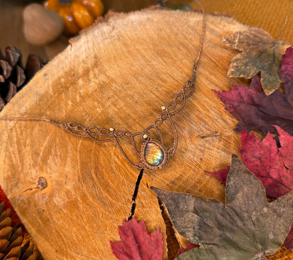 Collier / Tour de cou fait main micro-macramé avec pierre naturelle labradorite (Neckband-ras de cou) cadeau énergétique