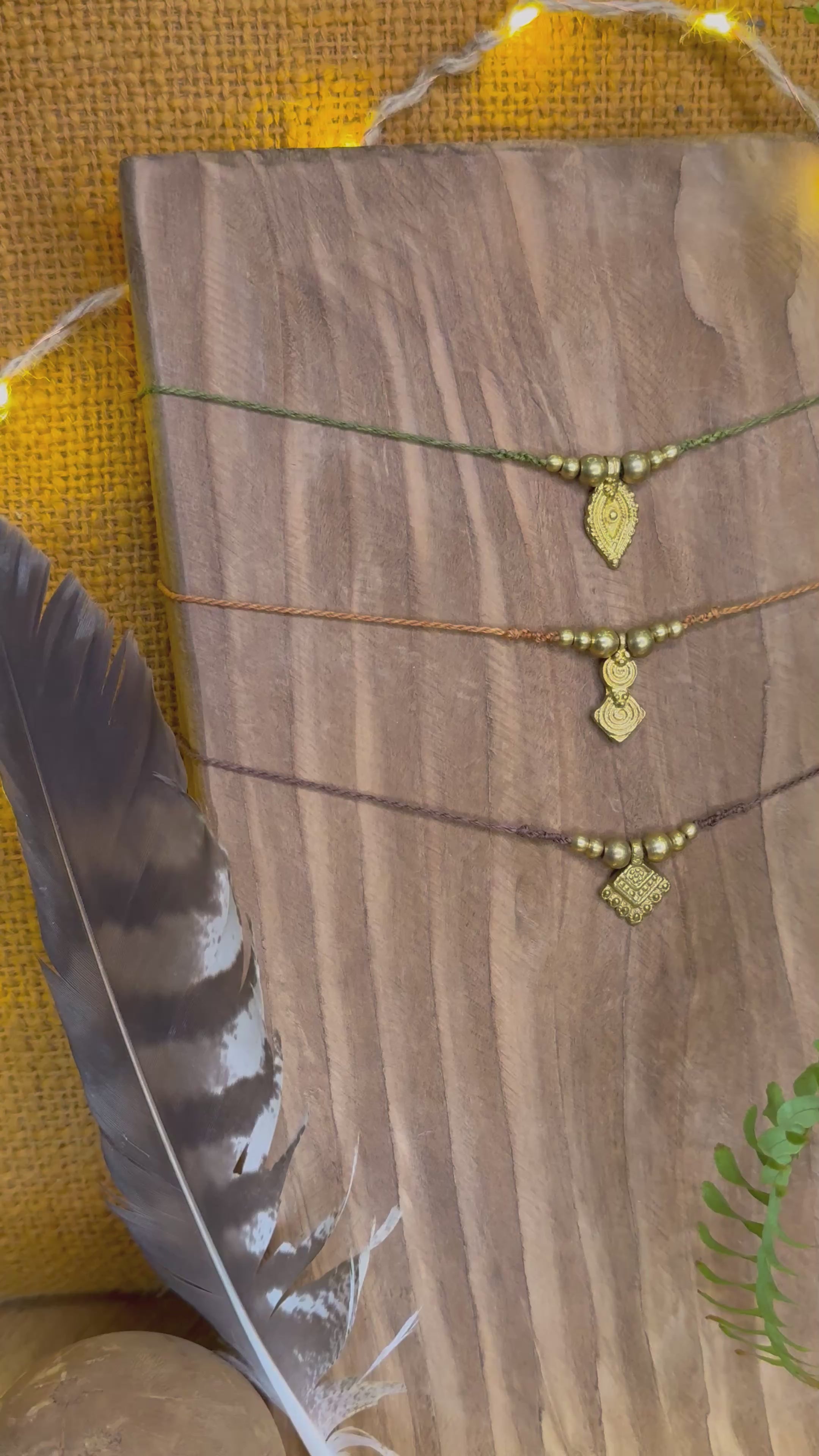 Collier • Ras-de-cou • breloque en laiton