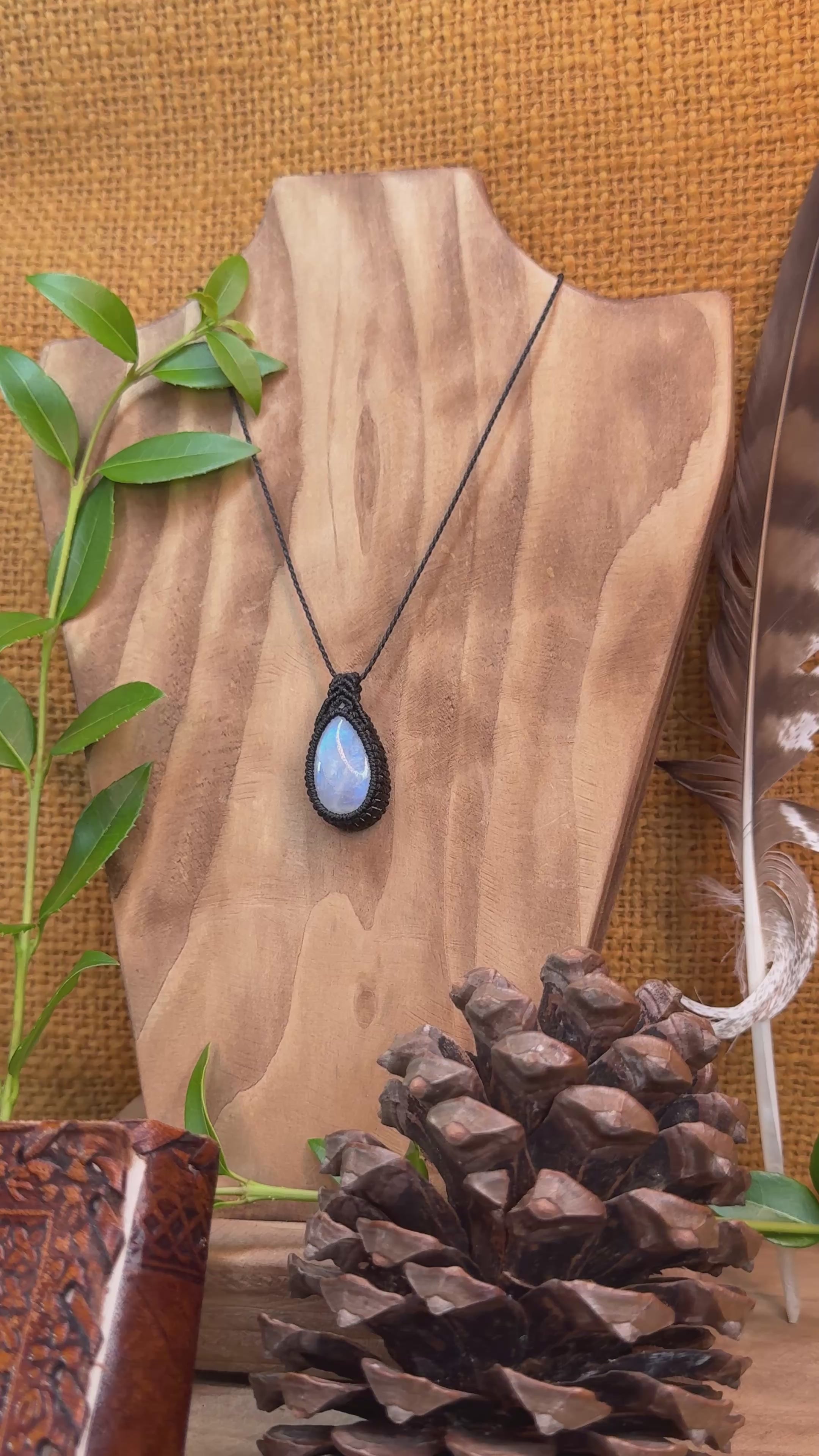Collier • Pendentif • Pierre de lune