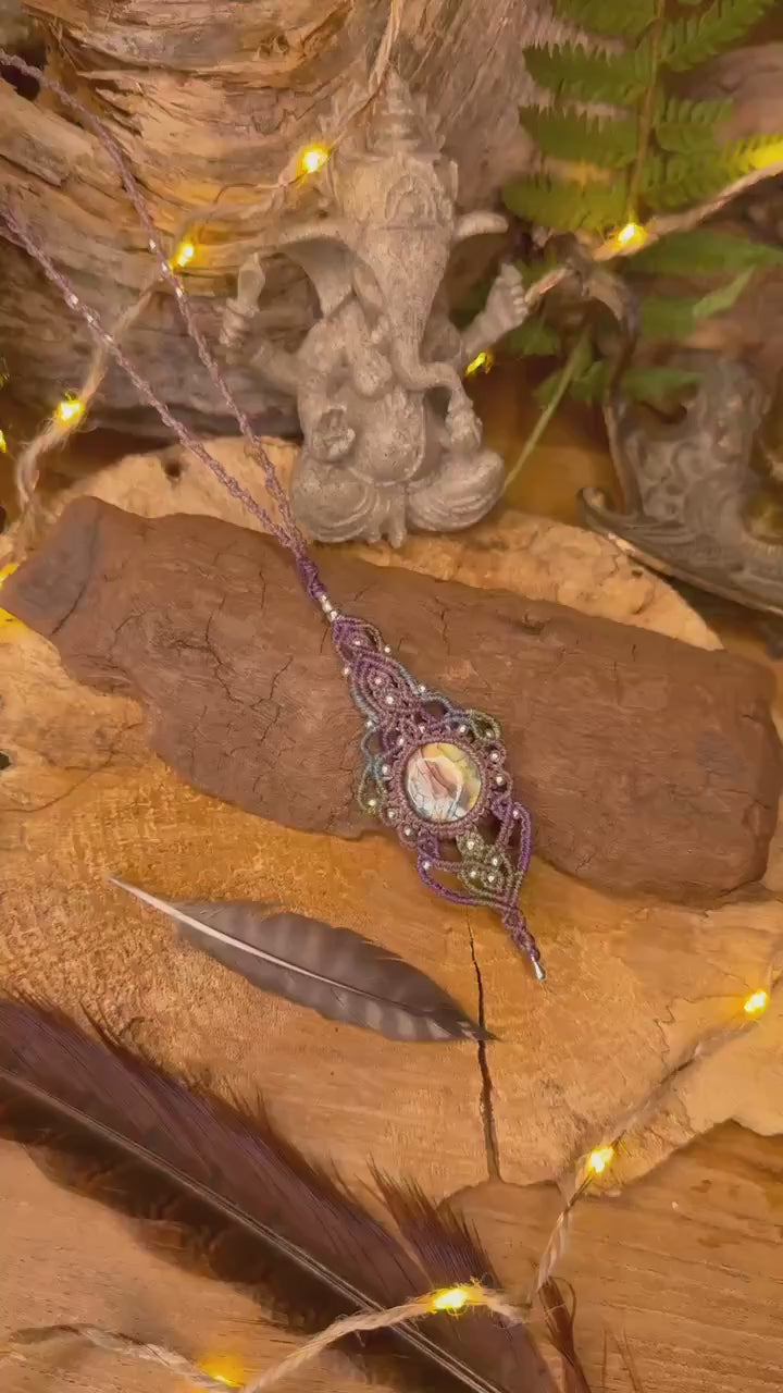 Collier fait main micro-macramé avec pierre naturelle  labradorite - makrame - collier hippie - collier bohème - collier féerique cadeau