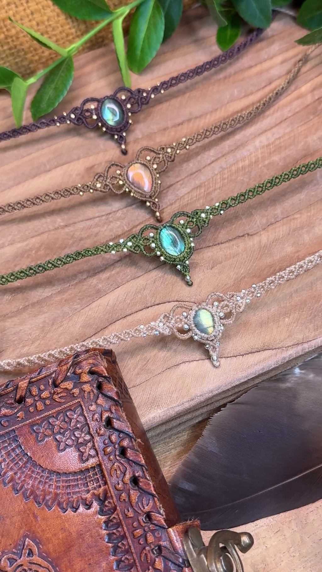 Ras-de-cou • Labradorite