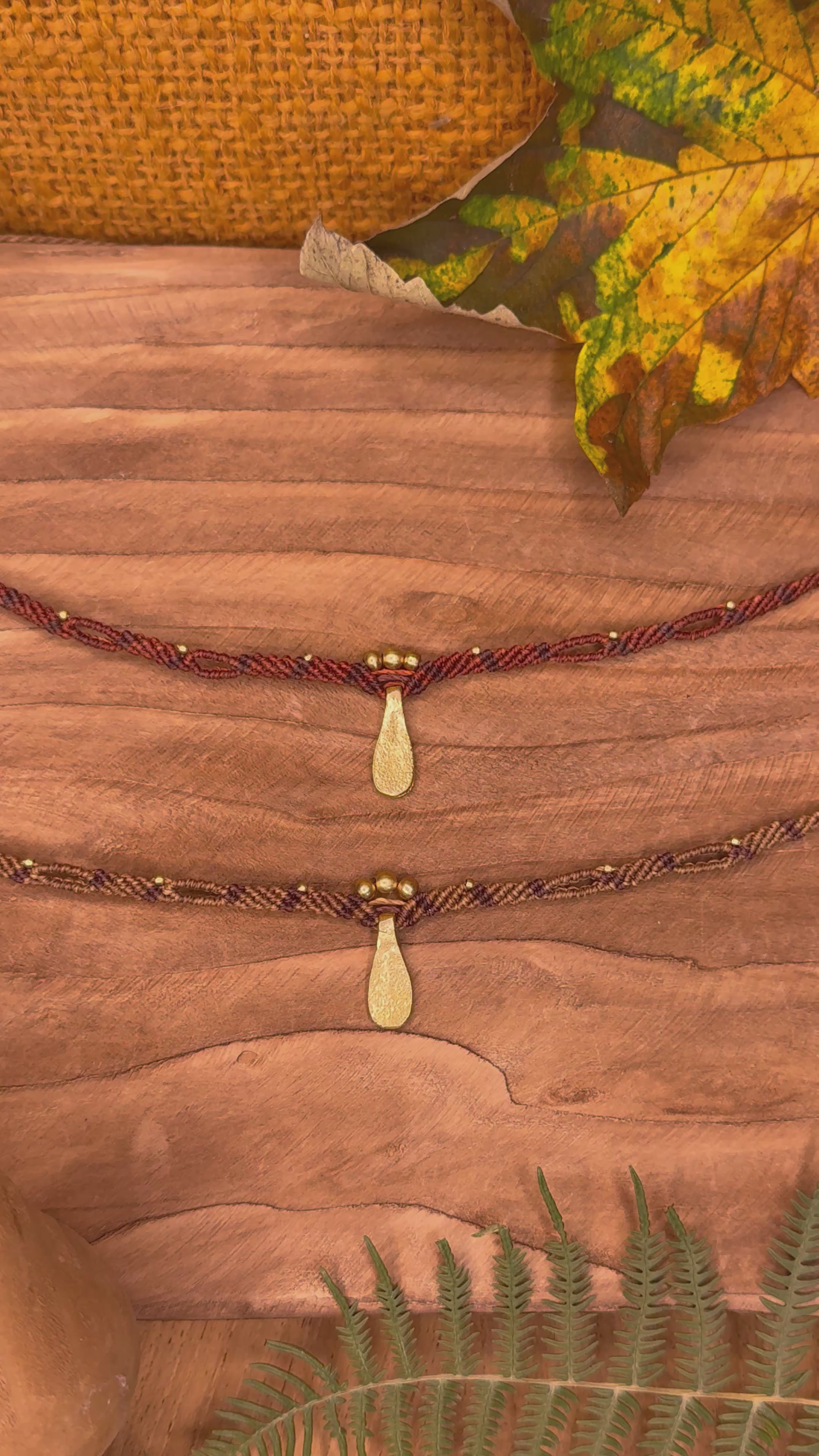 Ras-de-cou • Diadème à breloque en laiton doré