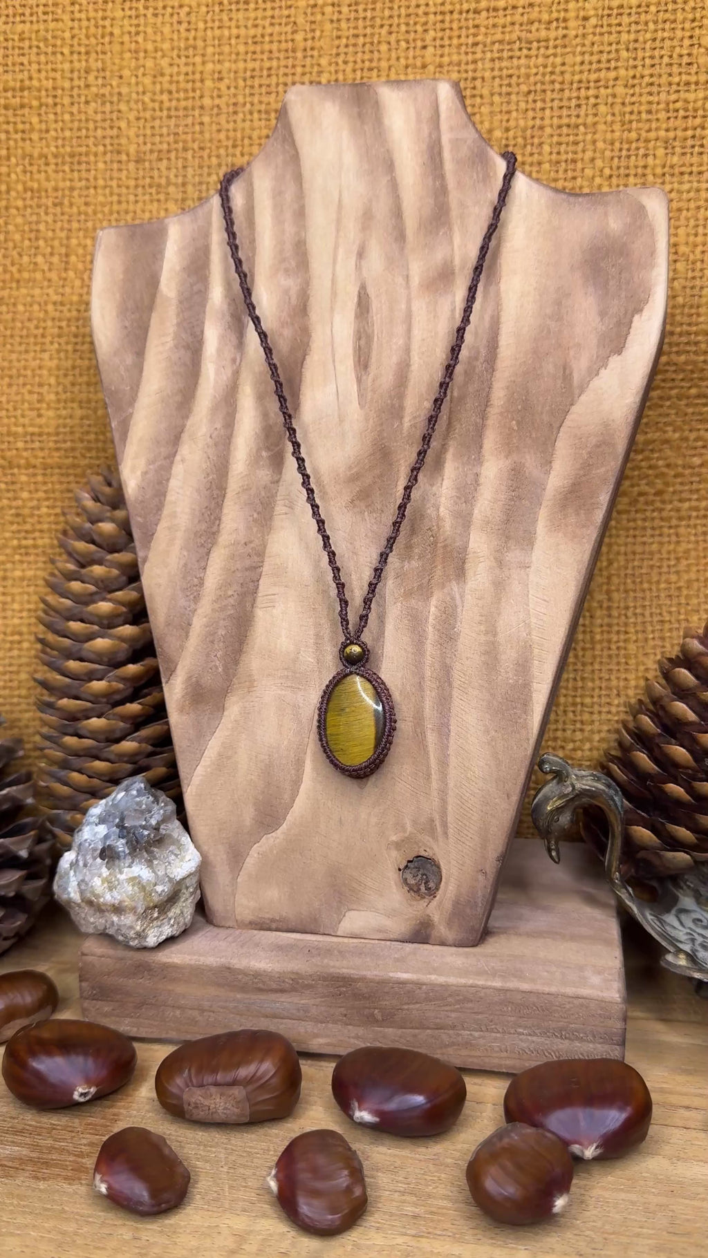 Necklace with a tiger's eye stone