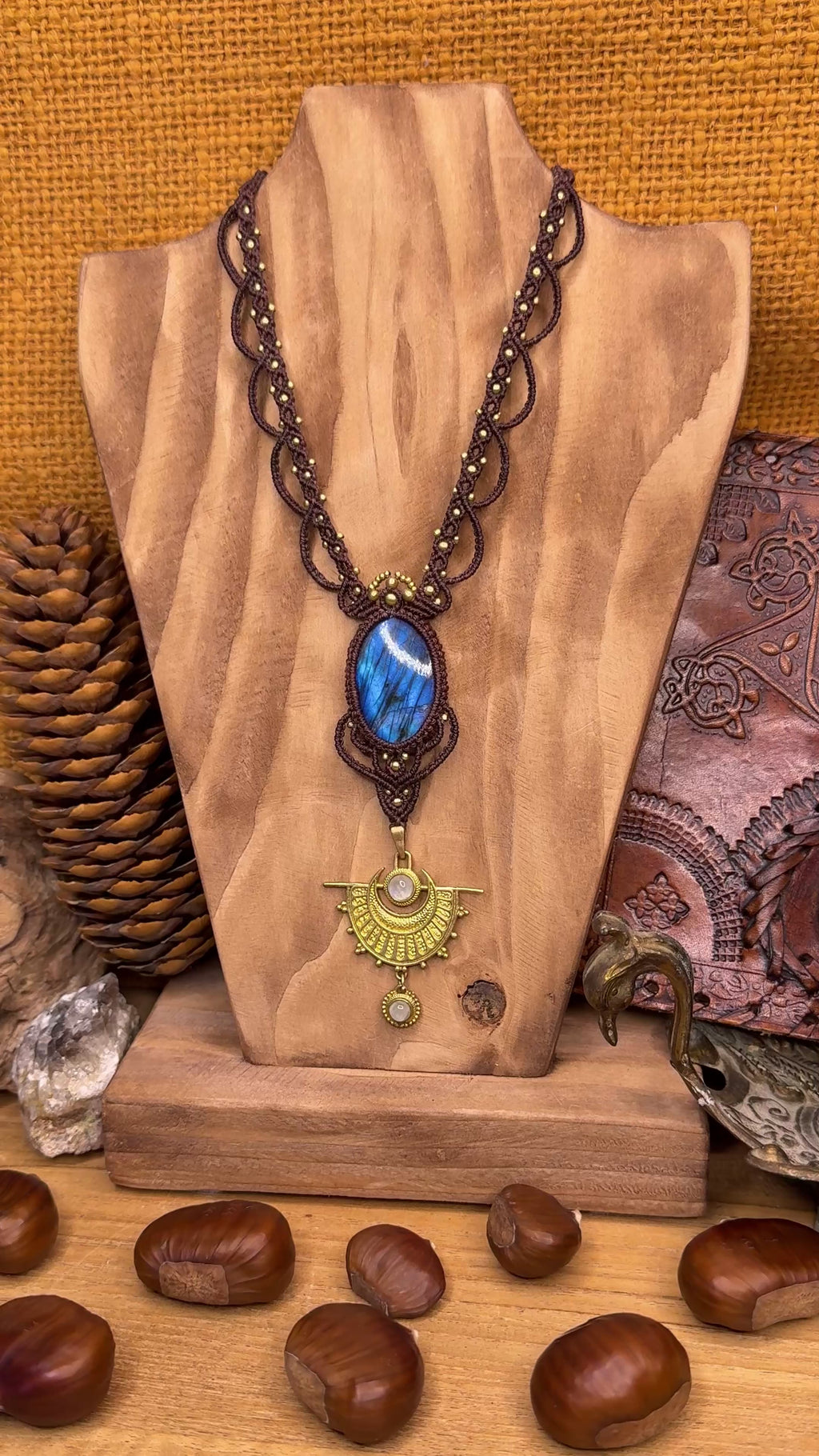 Labradorite stone necklace • Talisman of protection and intuition