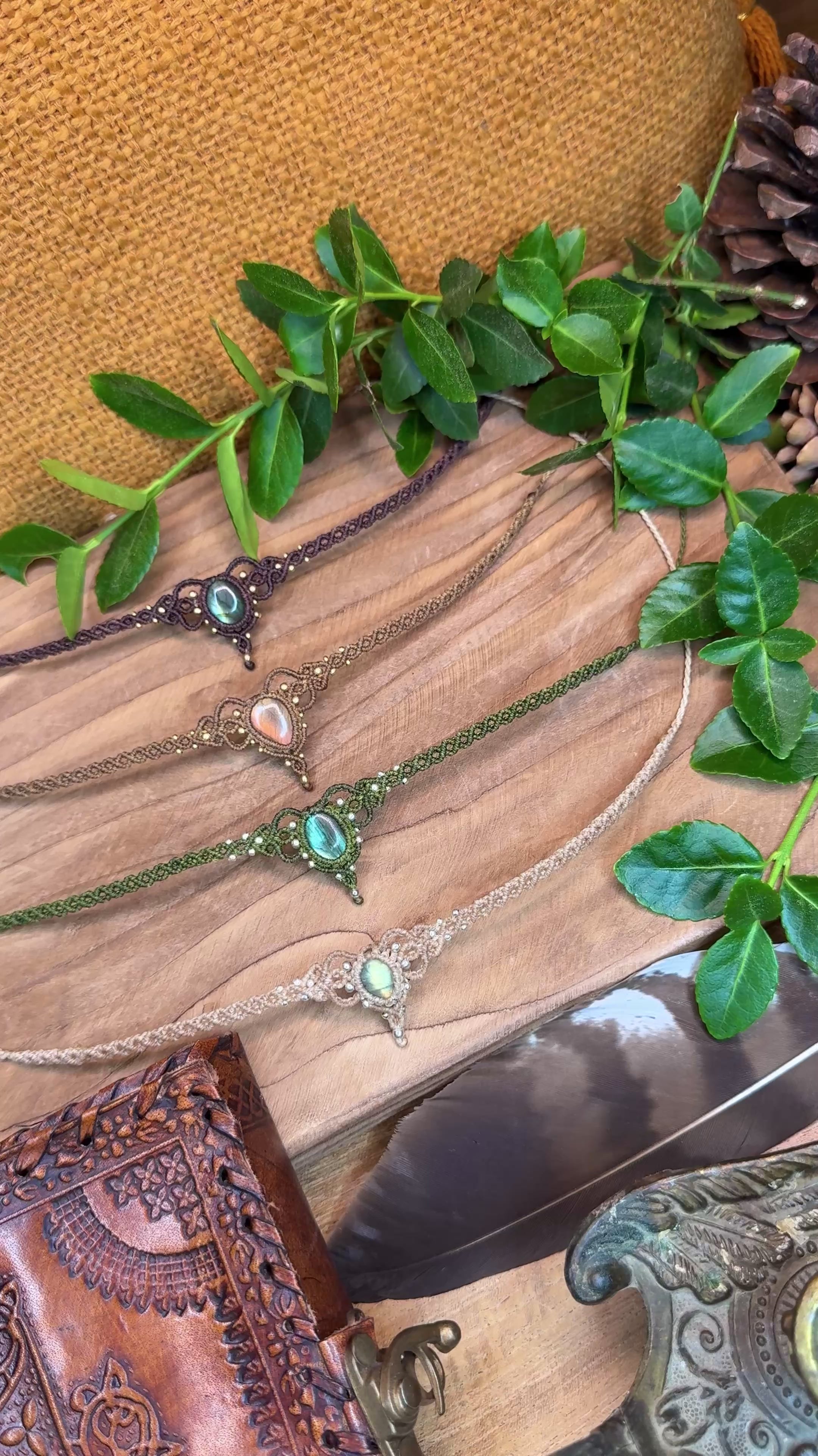 Ras-de-cou • Labradorite