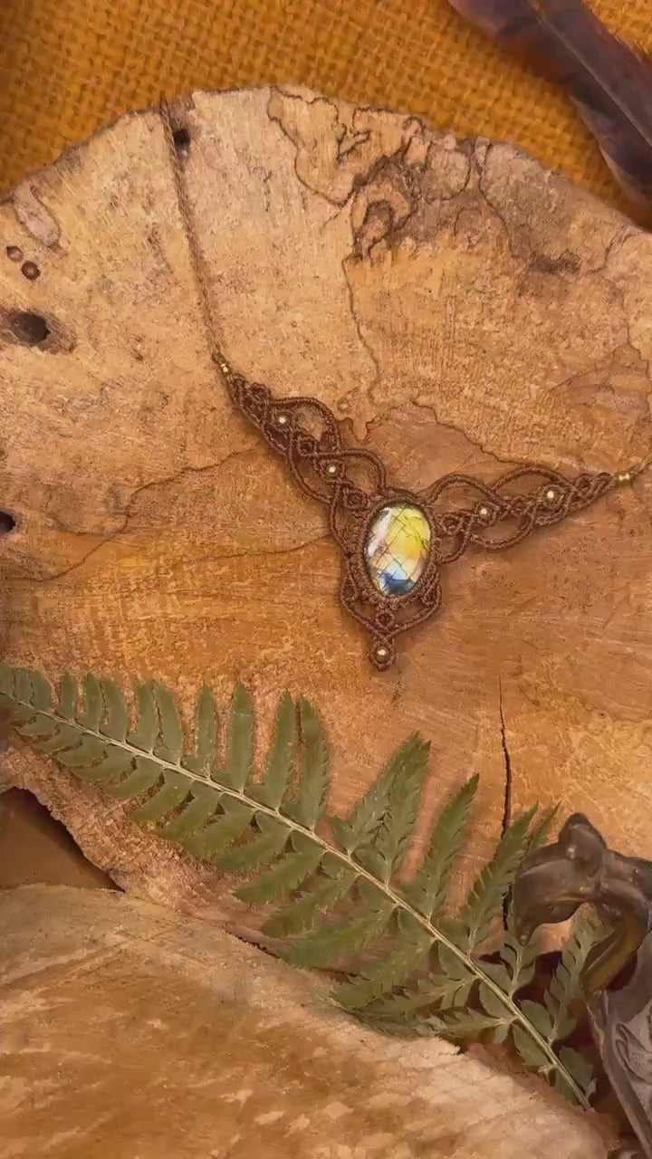 Collier / Tour de cou fait main micro-macramé avec pierre naturelle labradorite (Neckband-ras de cou) cadeau énergétique