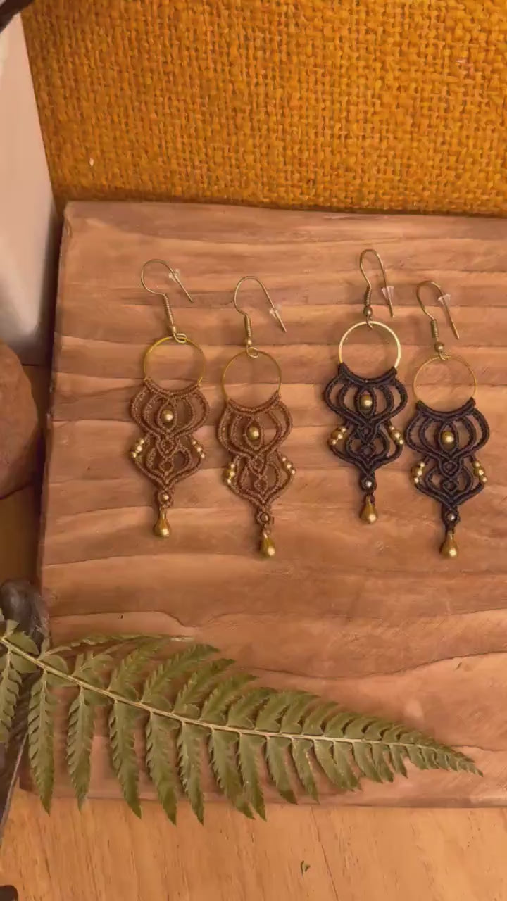 Boucles d’oreilles fait main en micro-macramé et laiton doré boucles d’oreilles hippie boucles d’oreilles bohème cadeau fait main