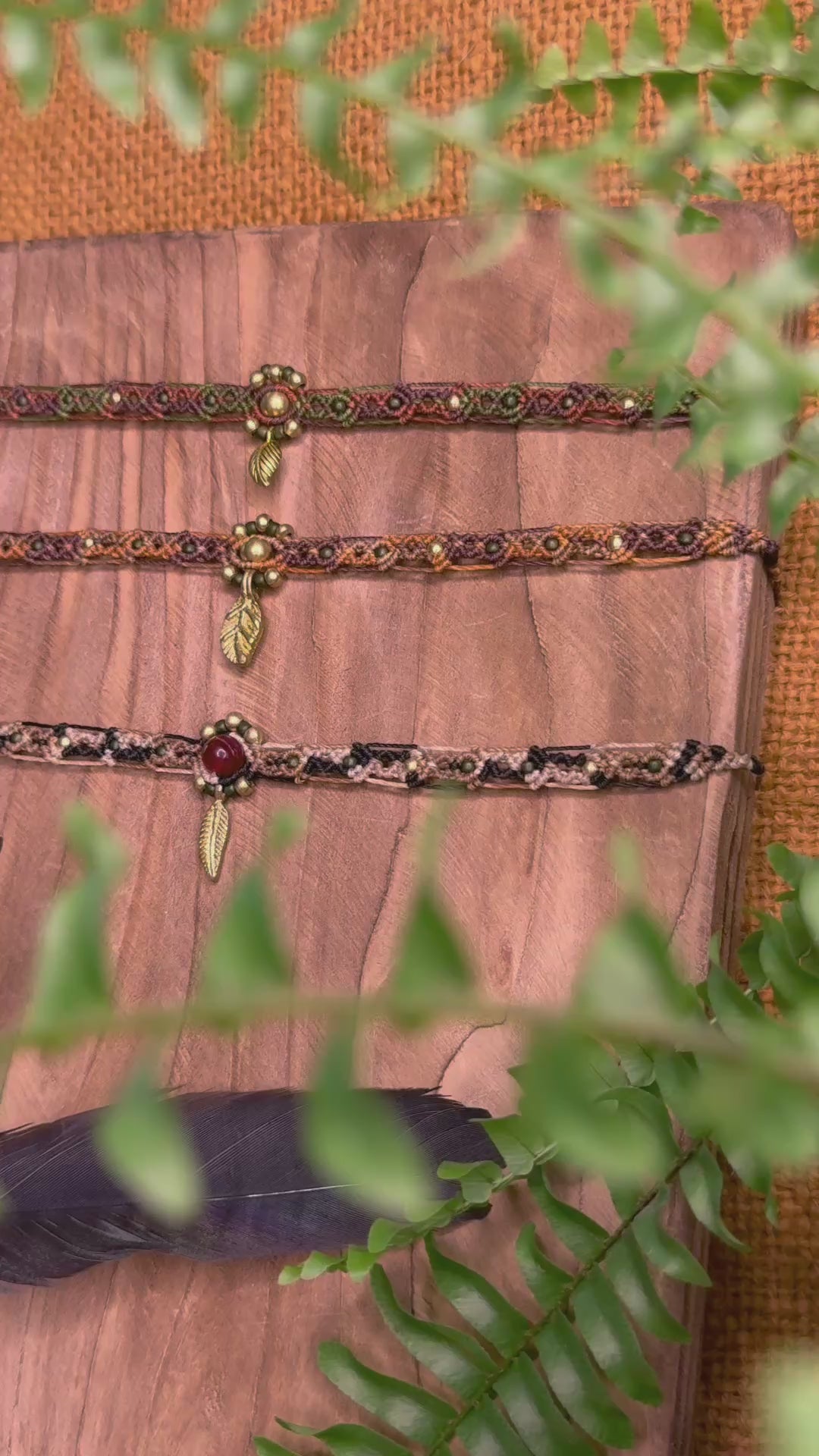 Ras-de-cou • Breloques en laiton doré