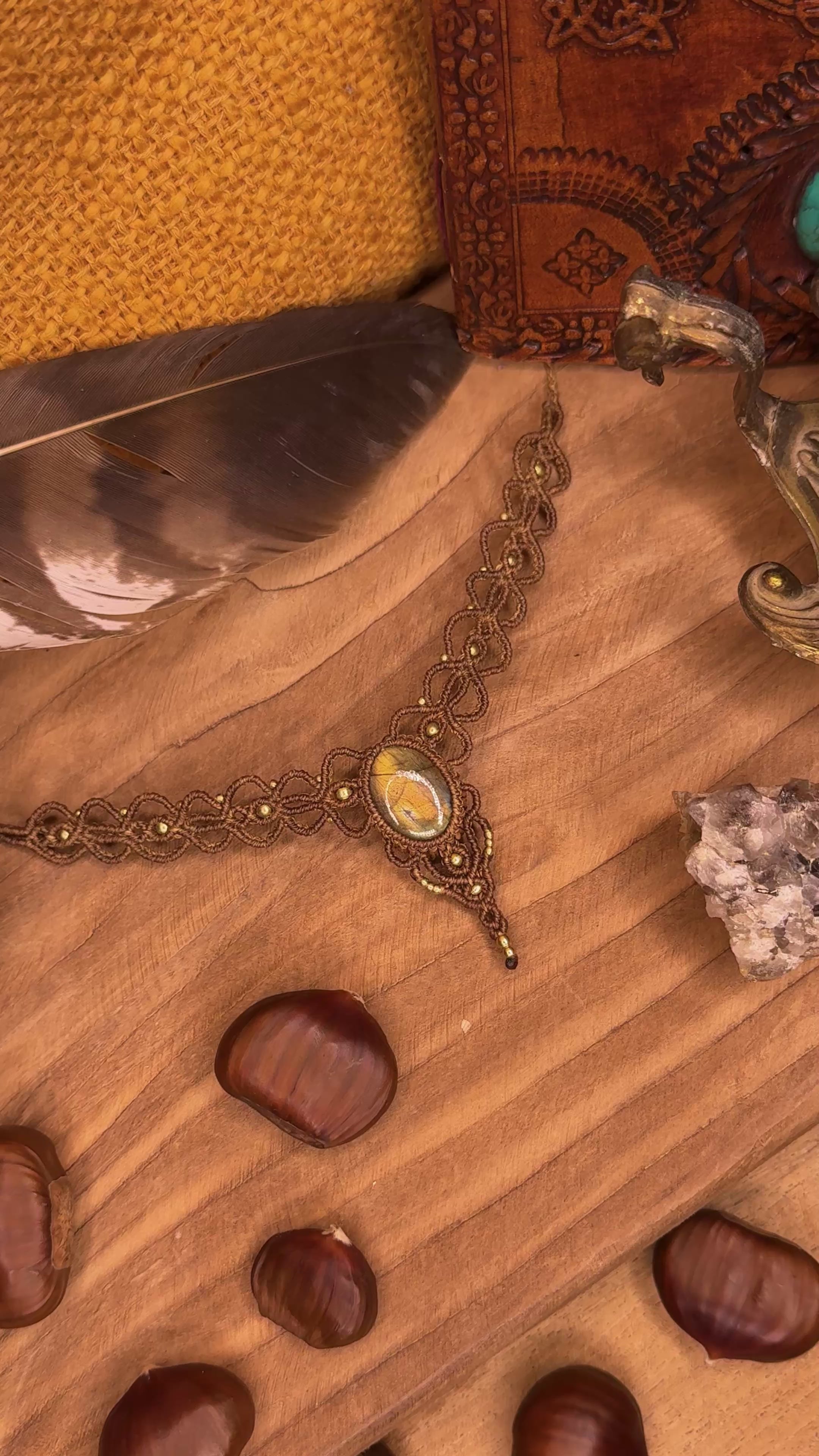 Necklace with natural labradorite stone