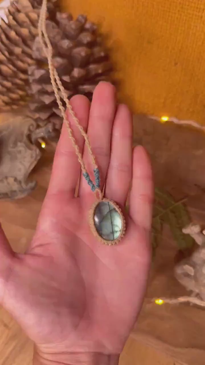 Collier fait main en micro-macramé avec pierre labradorite - makrame - collier hippie - collier bohème - collier homme - collier femme