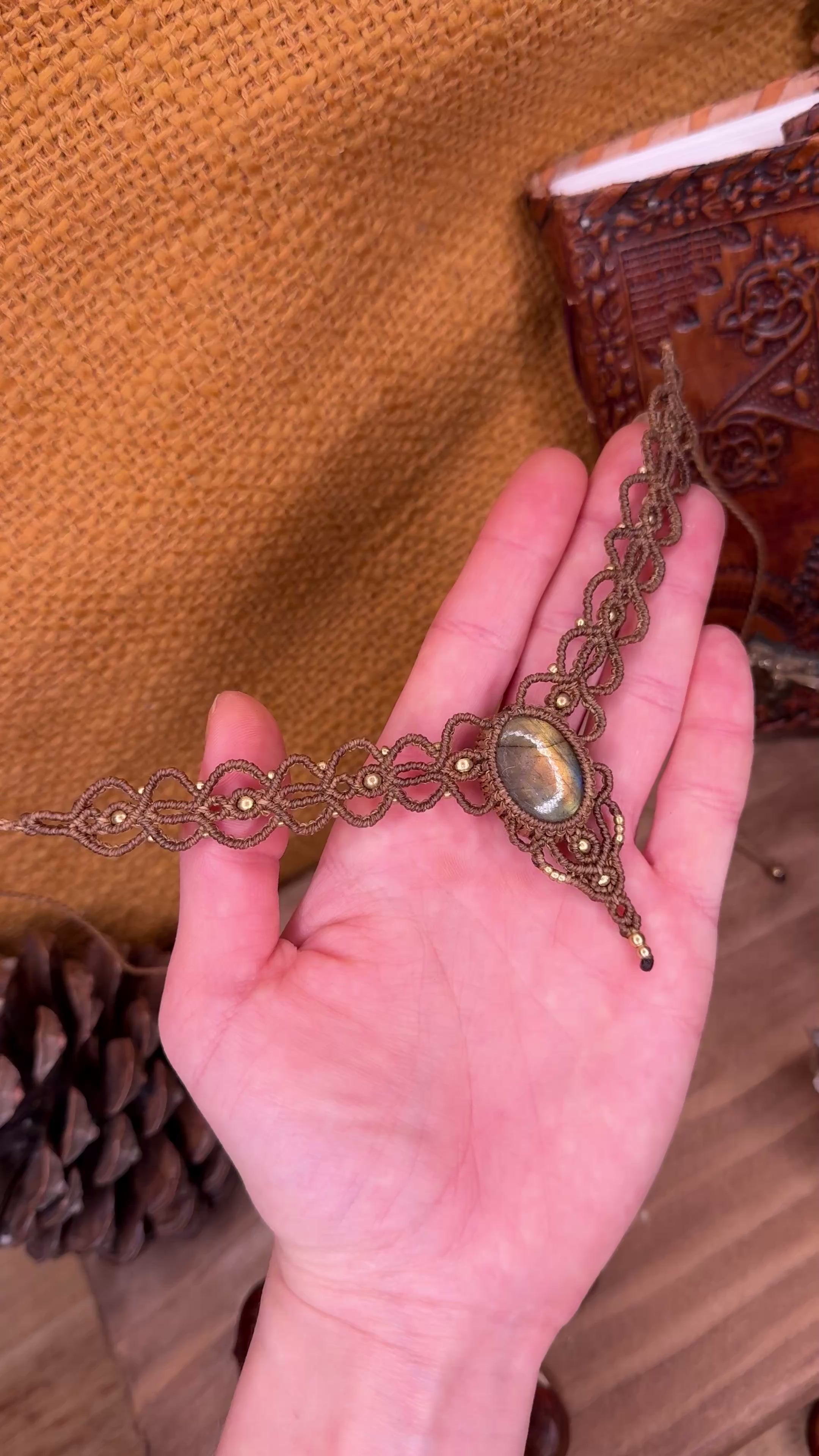 Necklace with natural labradorite stone