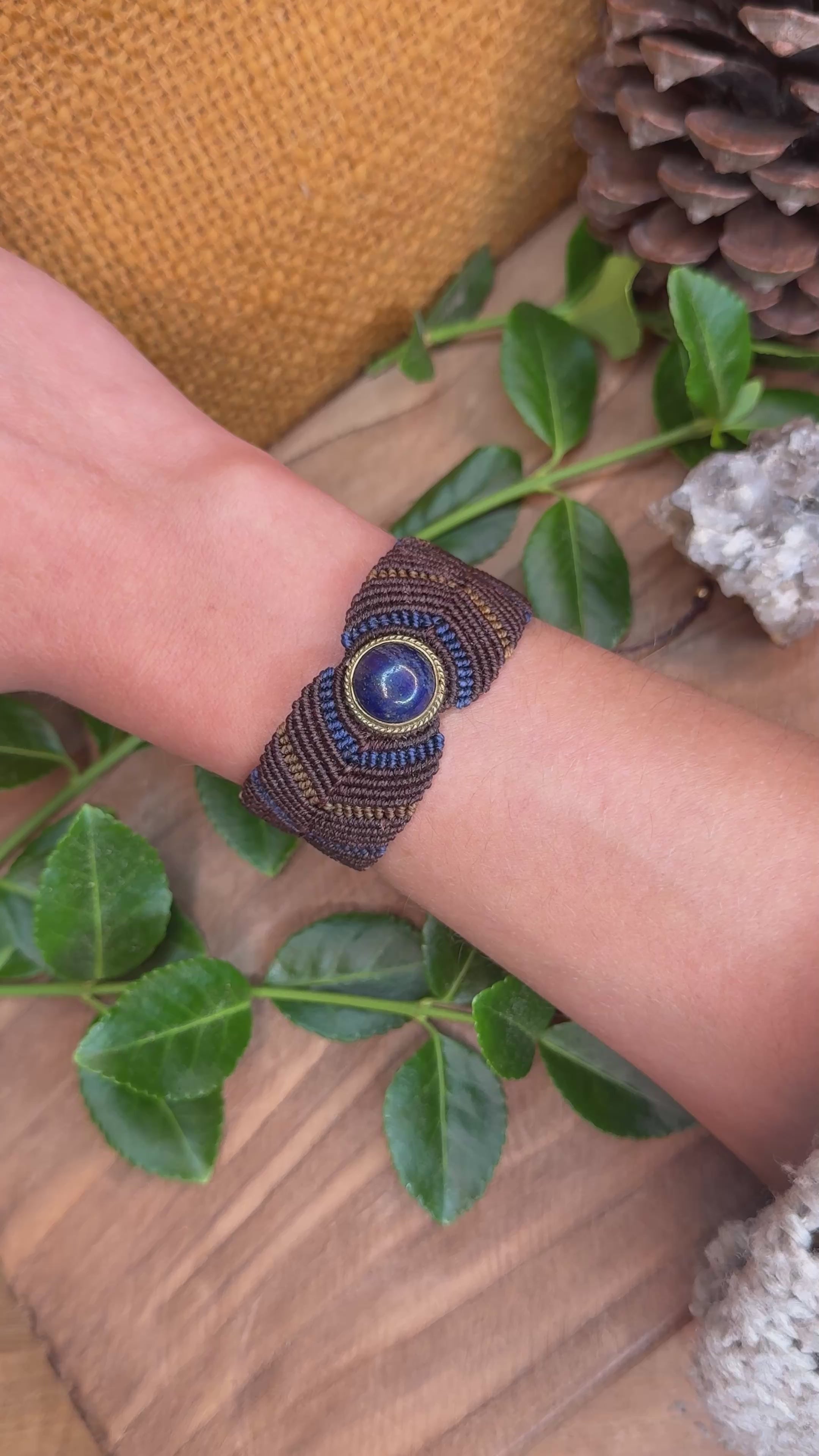 Bracelet with a Lapis Lazuli stone